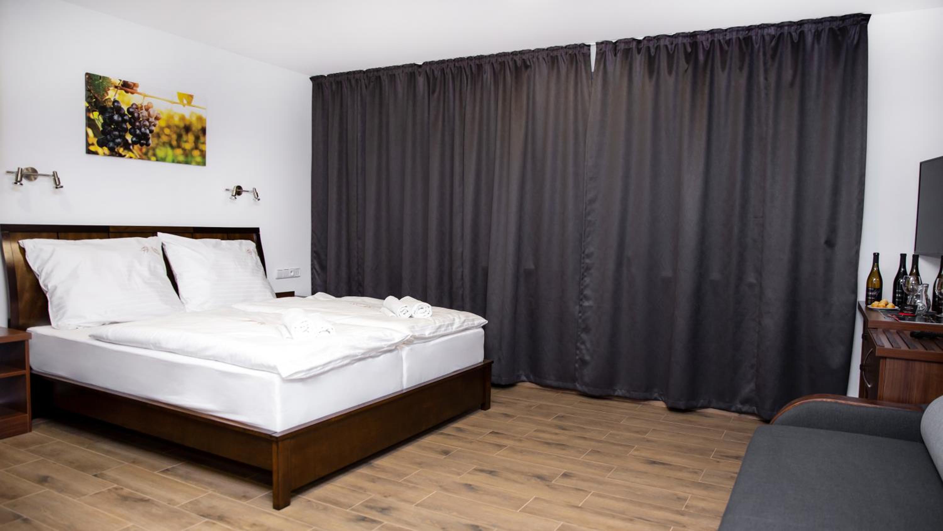 Deluxe Double Room with Extra Bed photo 1