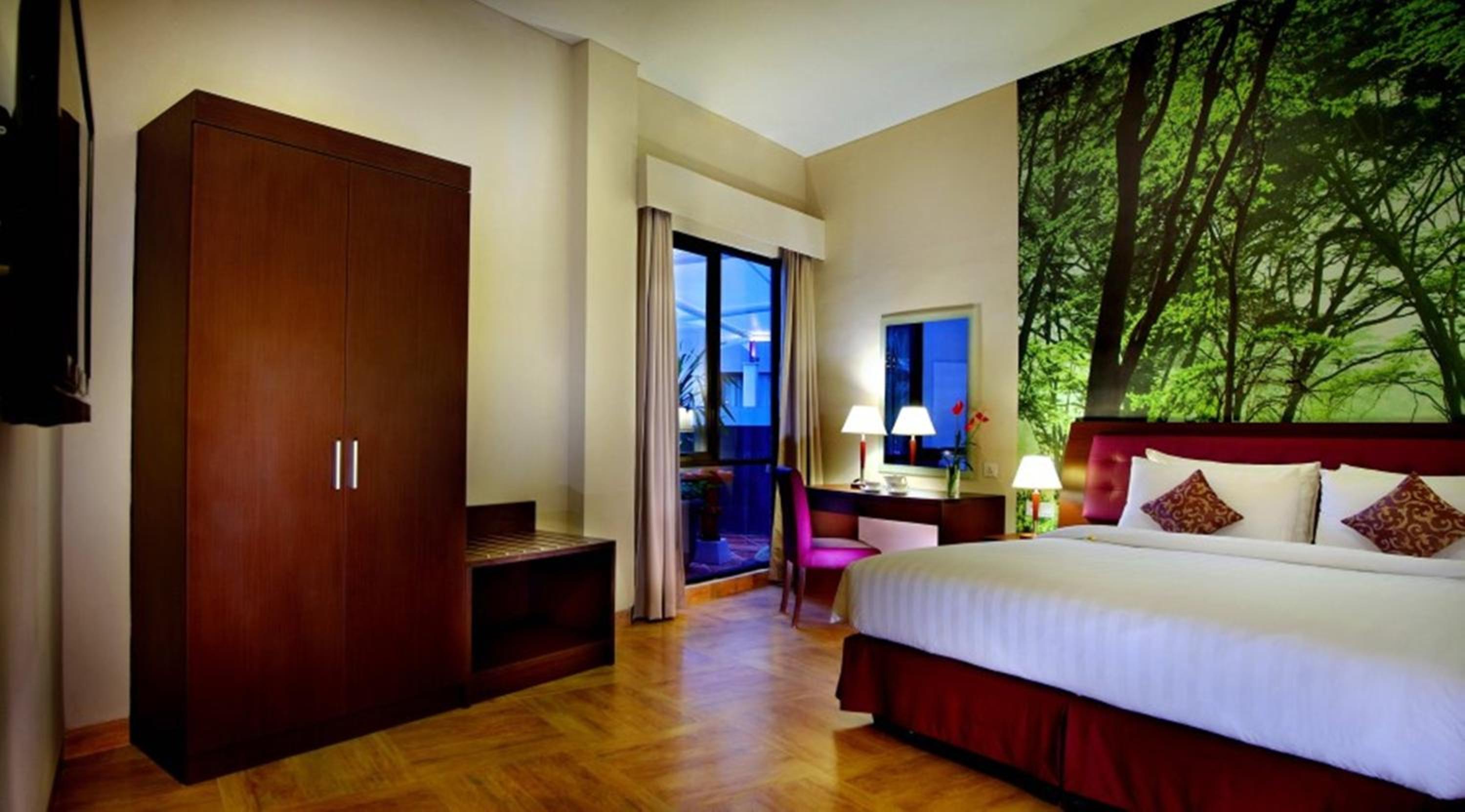 One-Bedroom Suite - Photo 4