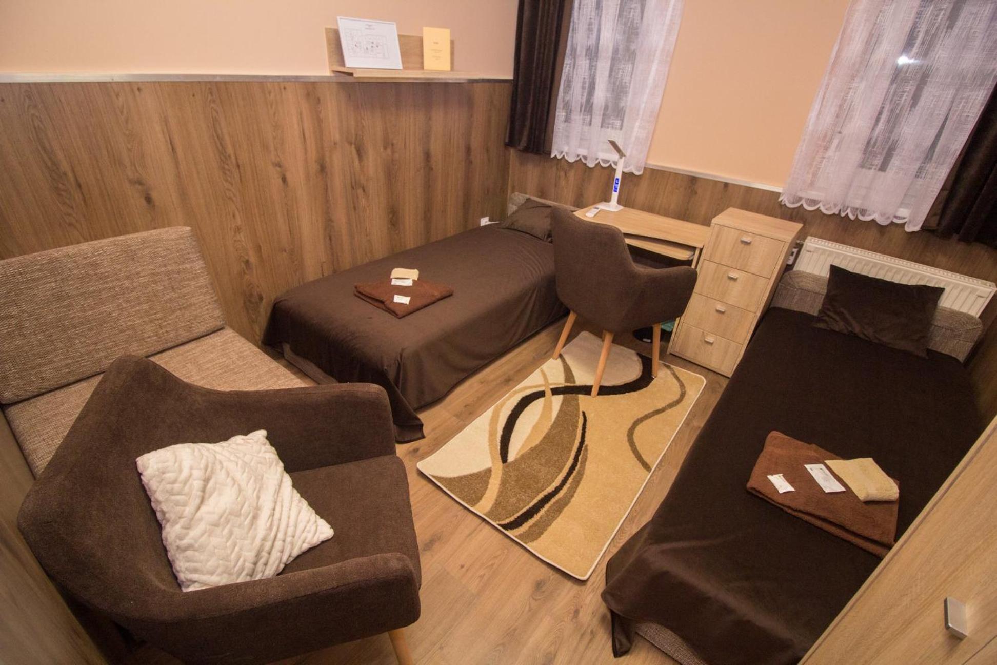 Twin Room with Extra Bed photo 2