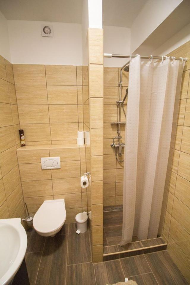 Family Room with Private Bathroom photo 2