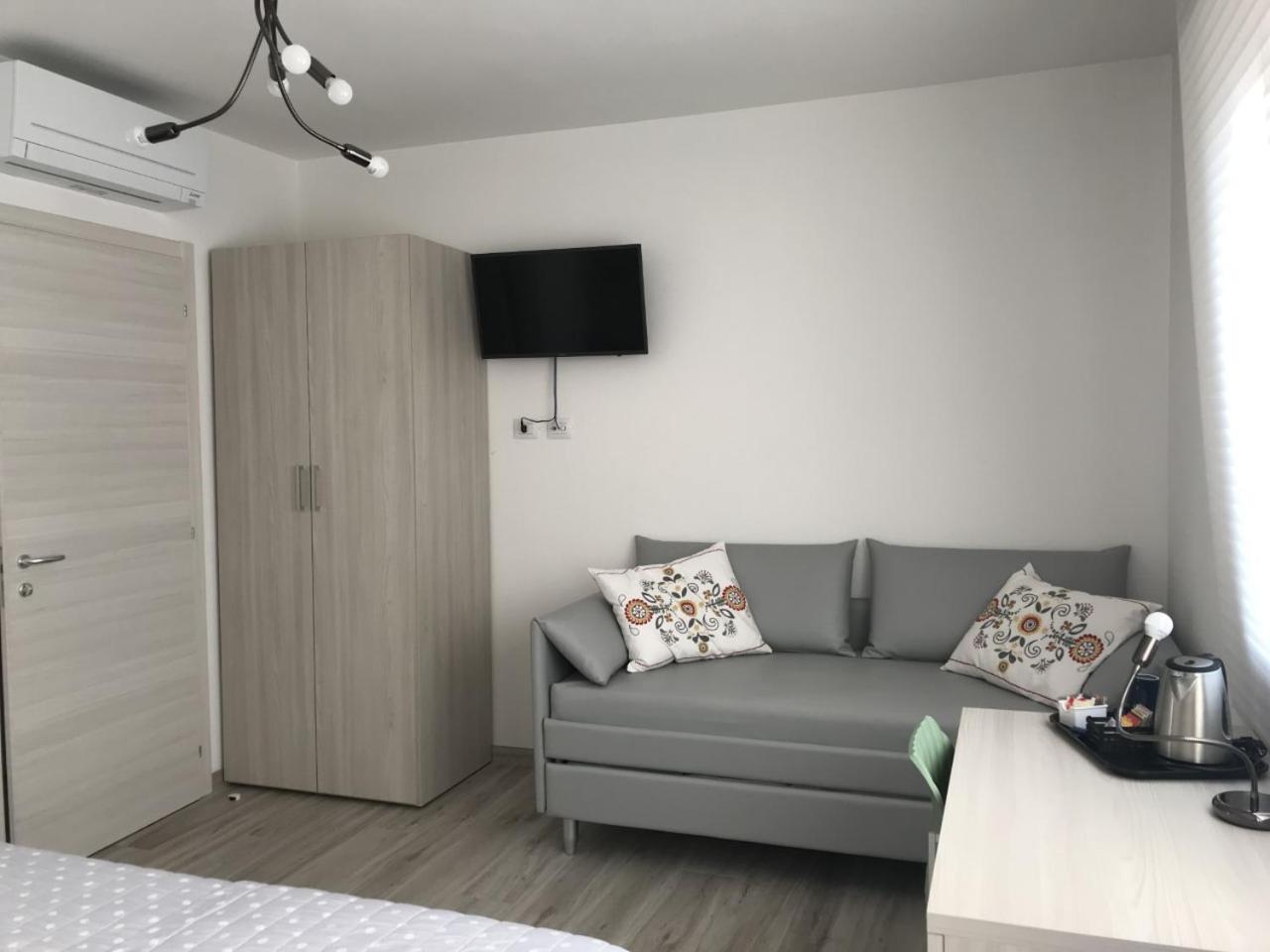 Superior Double or Twin Room with Garden View - Photo 9