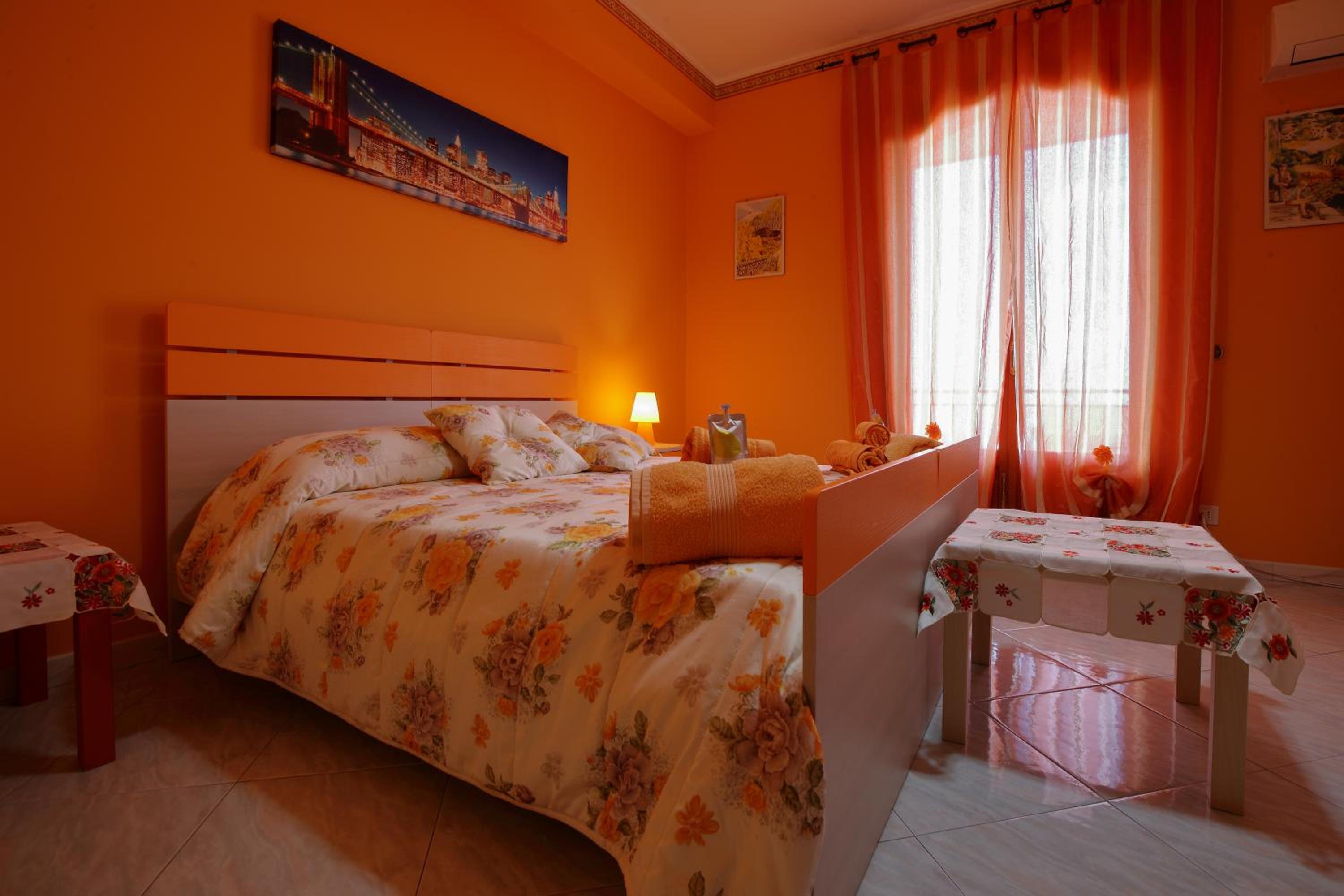 Large Double Room - Photo 9