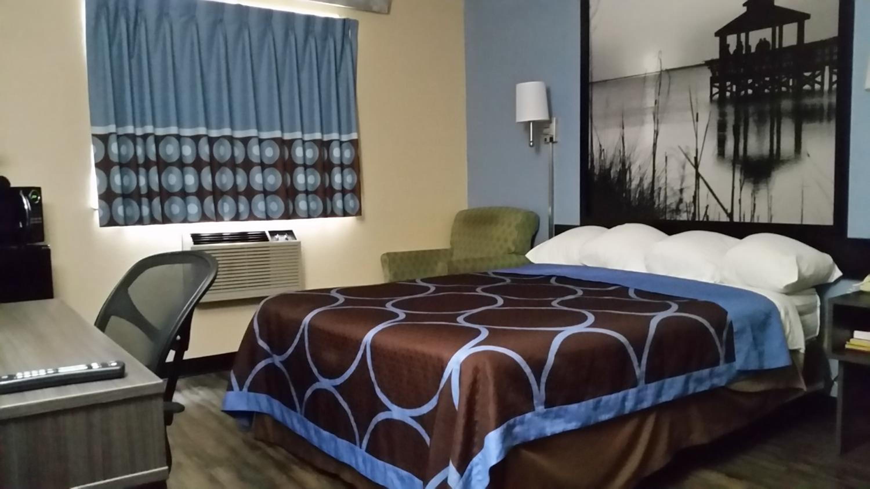 Queen Room - Mobility Access/Non-Smoking - Photo 1