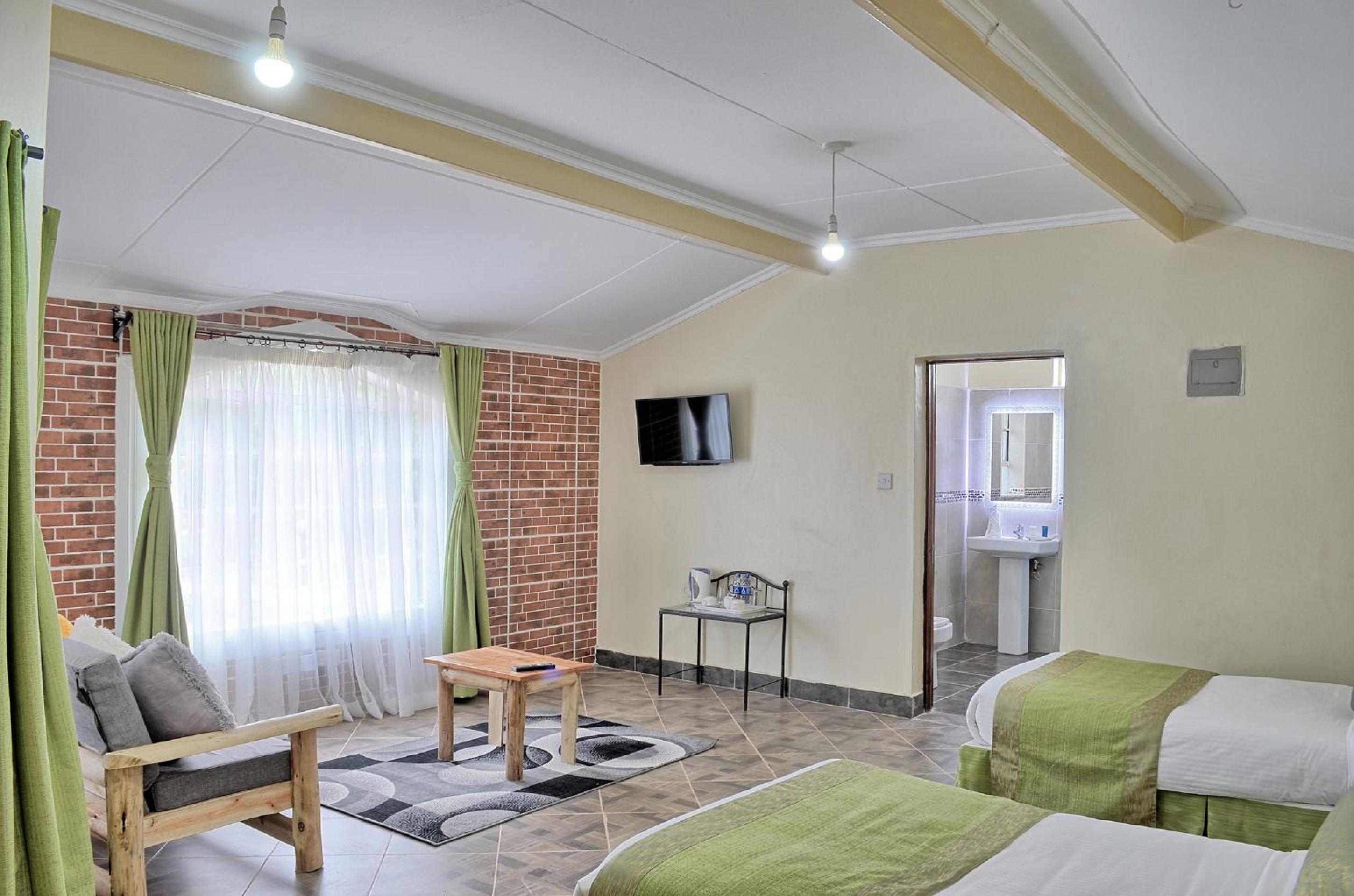 Deluxe Family Room - Photo 9