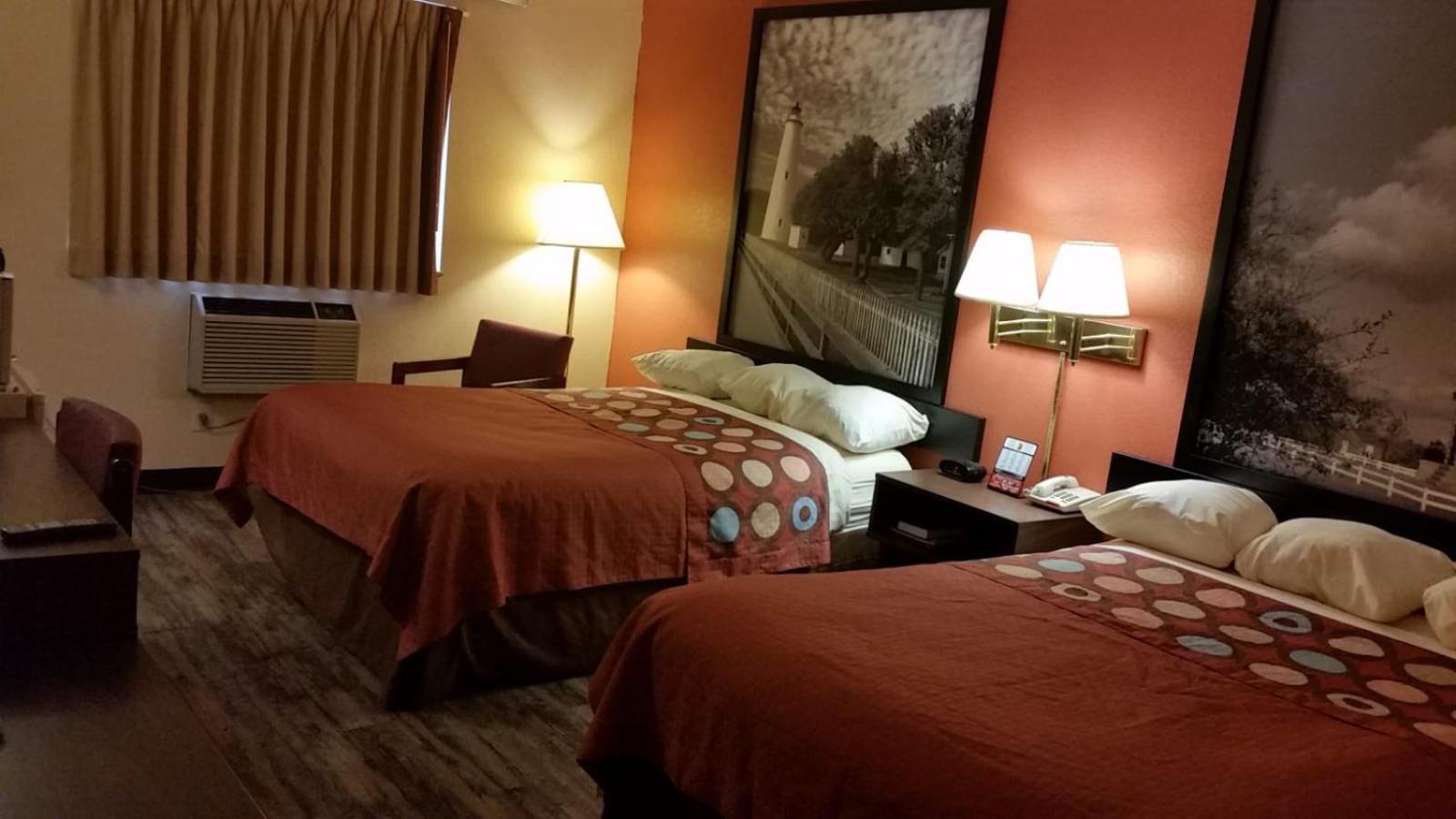 Double Room with Two Double Beds - Smoking - Photo 1