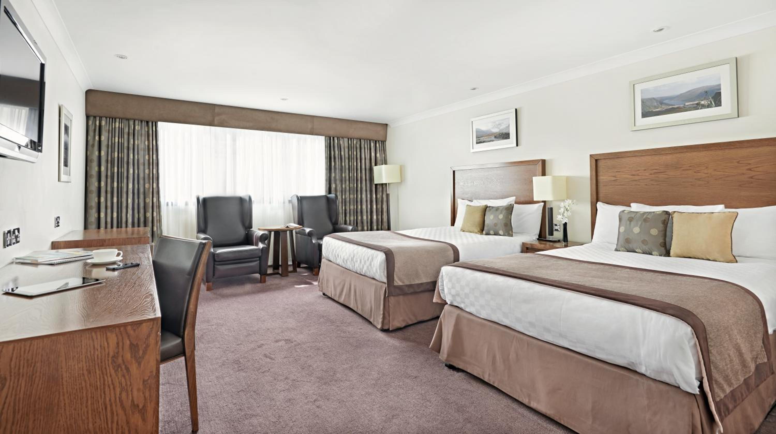 Executive Double Room with Two Double Beds - Photo 4