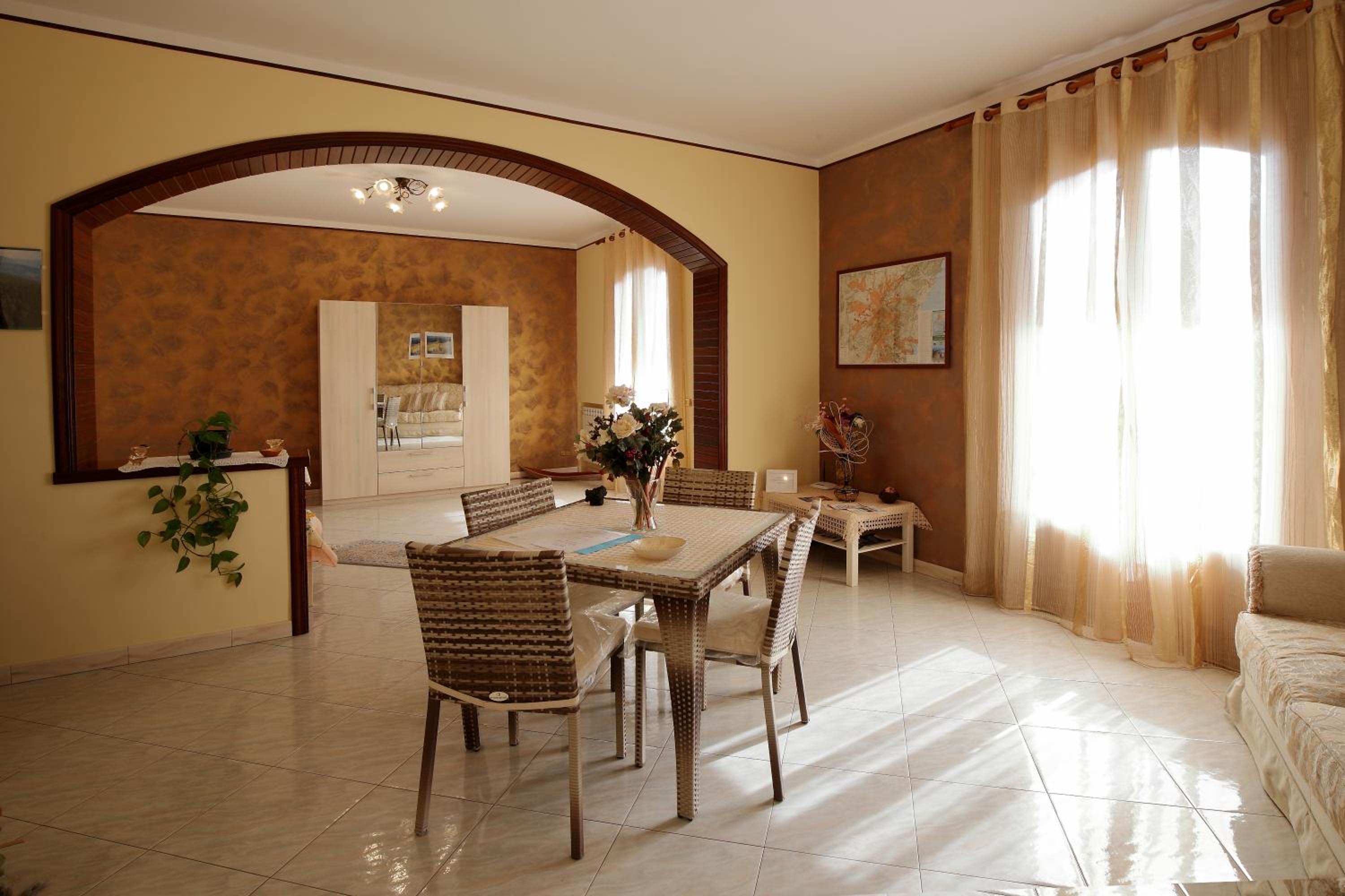 Large Double Room - Photo 11