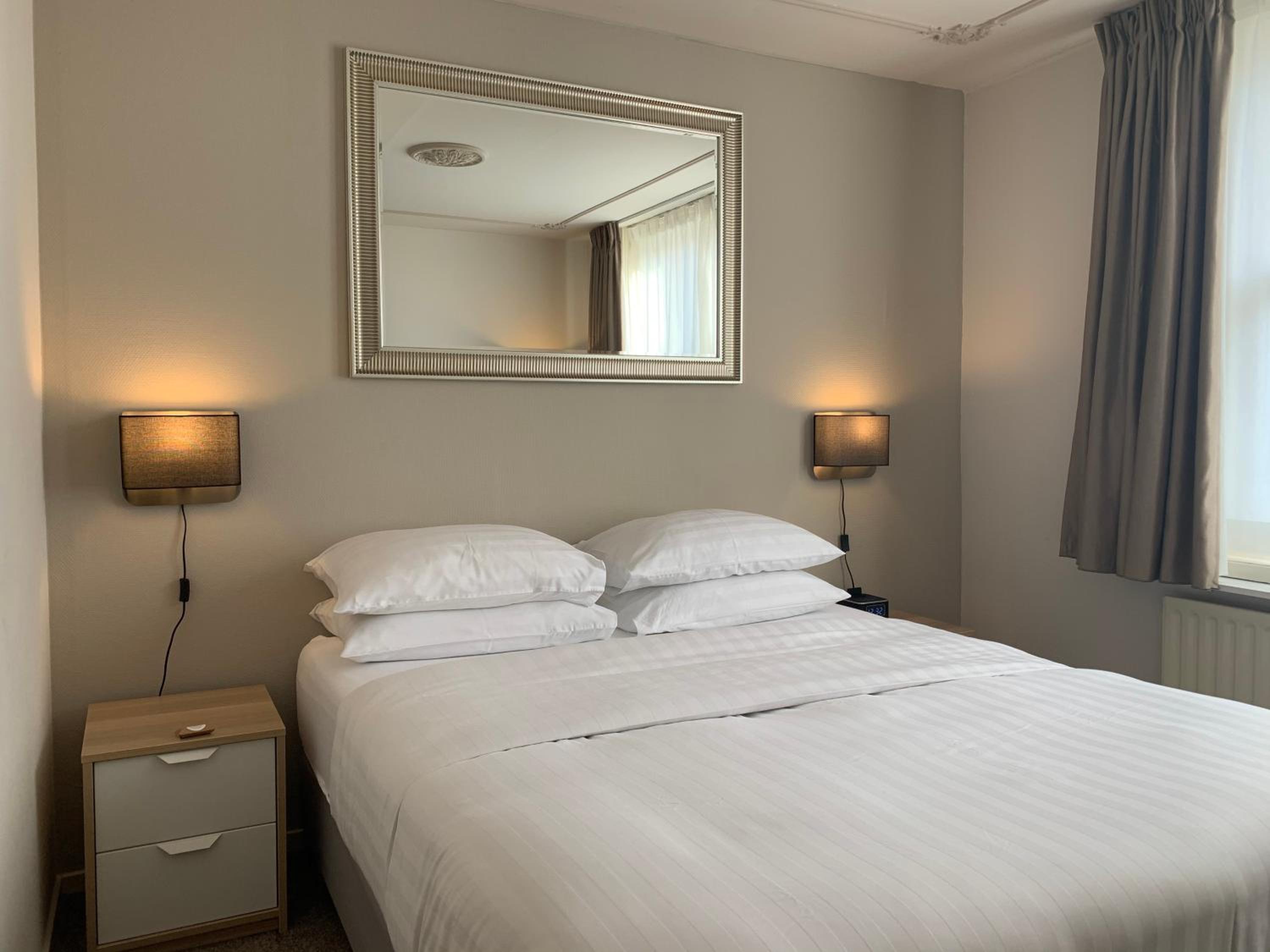 Small Double Room with Canal View photo 2