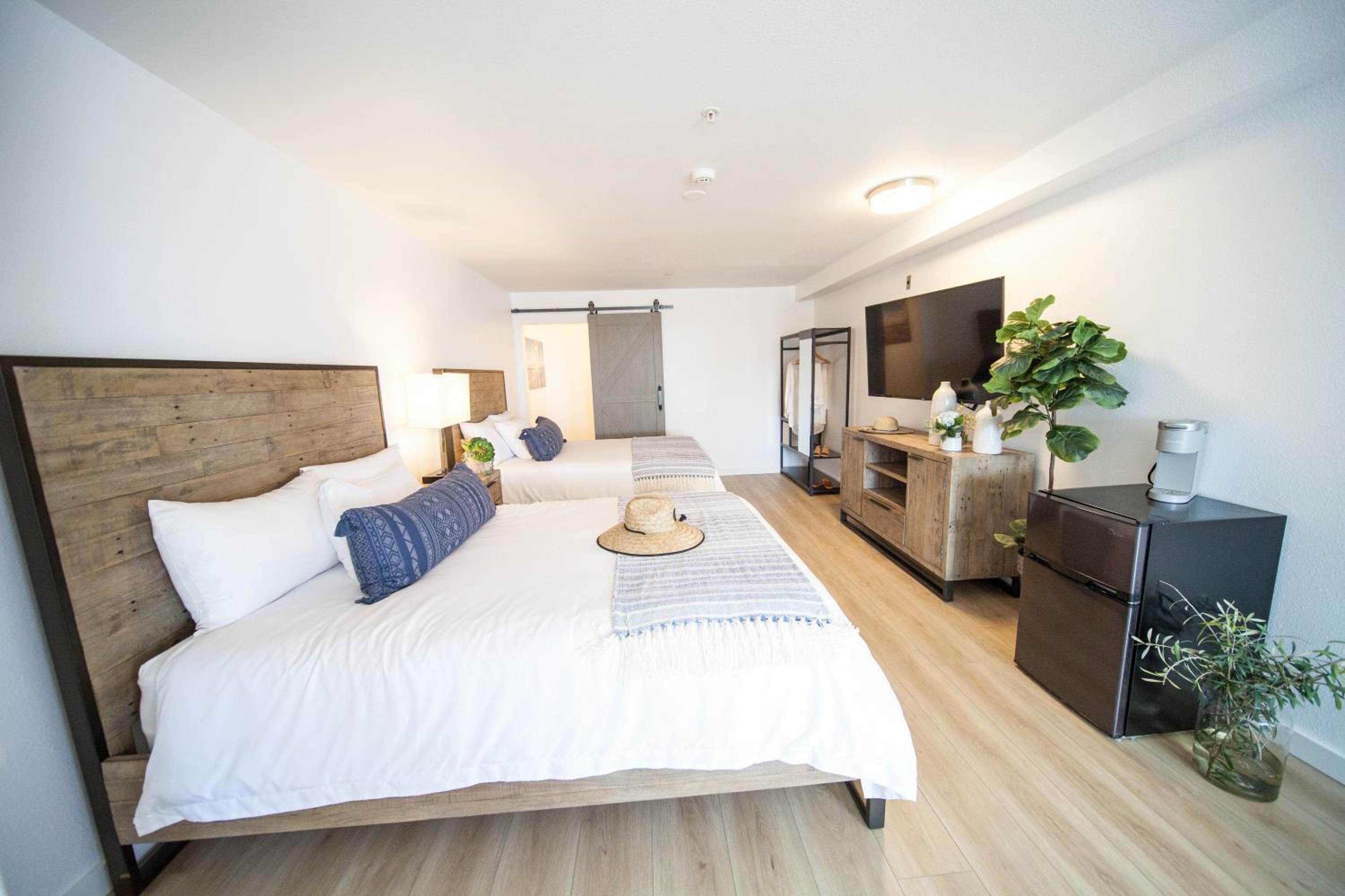 Surfbreak Queen Room with Two Queen Beds photo 3
