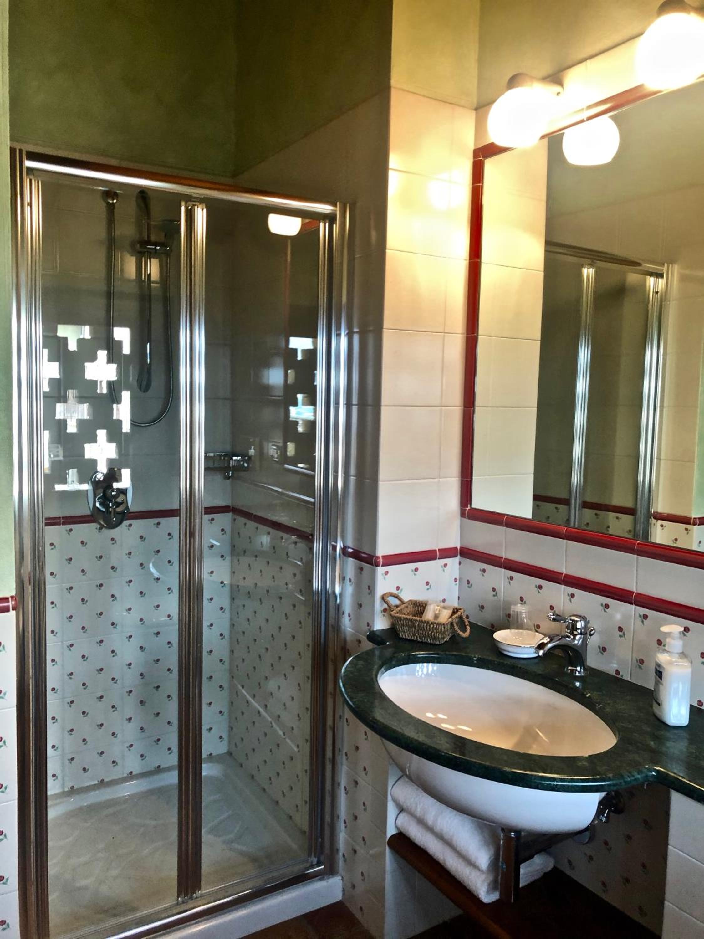 Standard Double Room - Photo 4