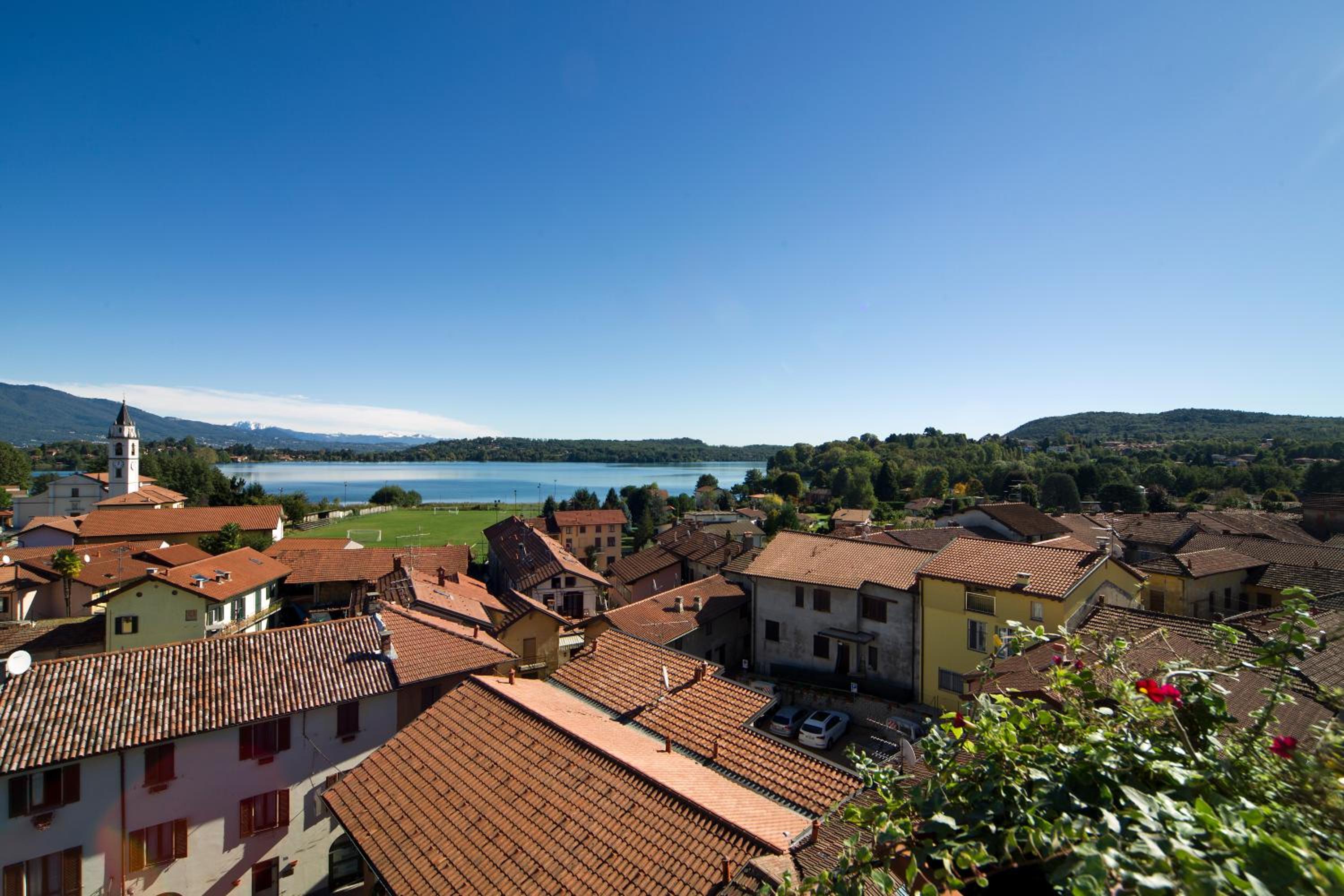 Double or Twin Room with Lake View - Photo 10