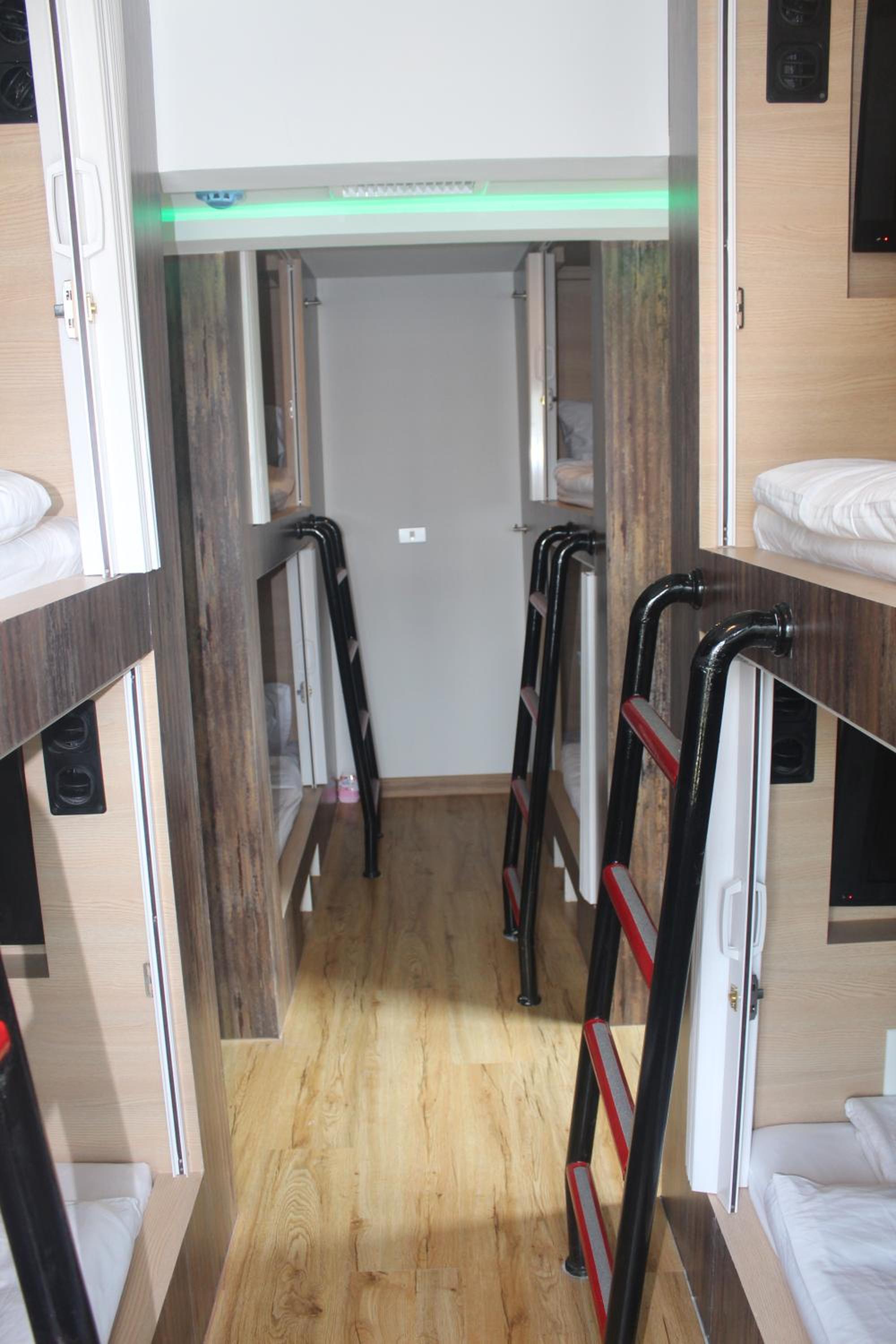 Bunk Bed in Mixed Dormitory Room photo 3