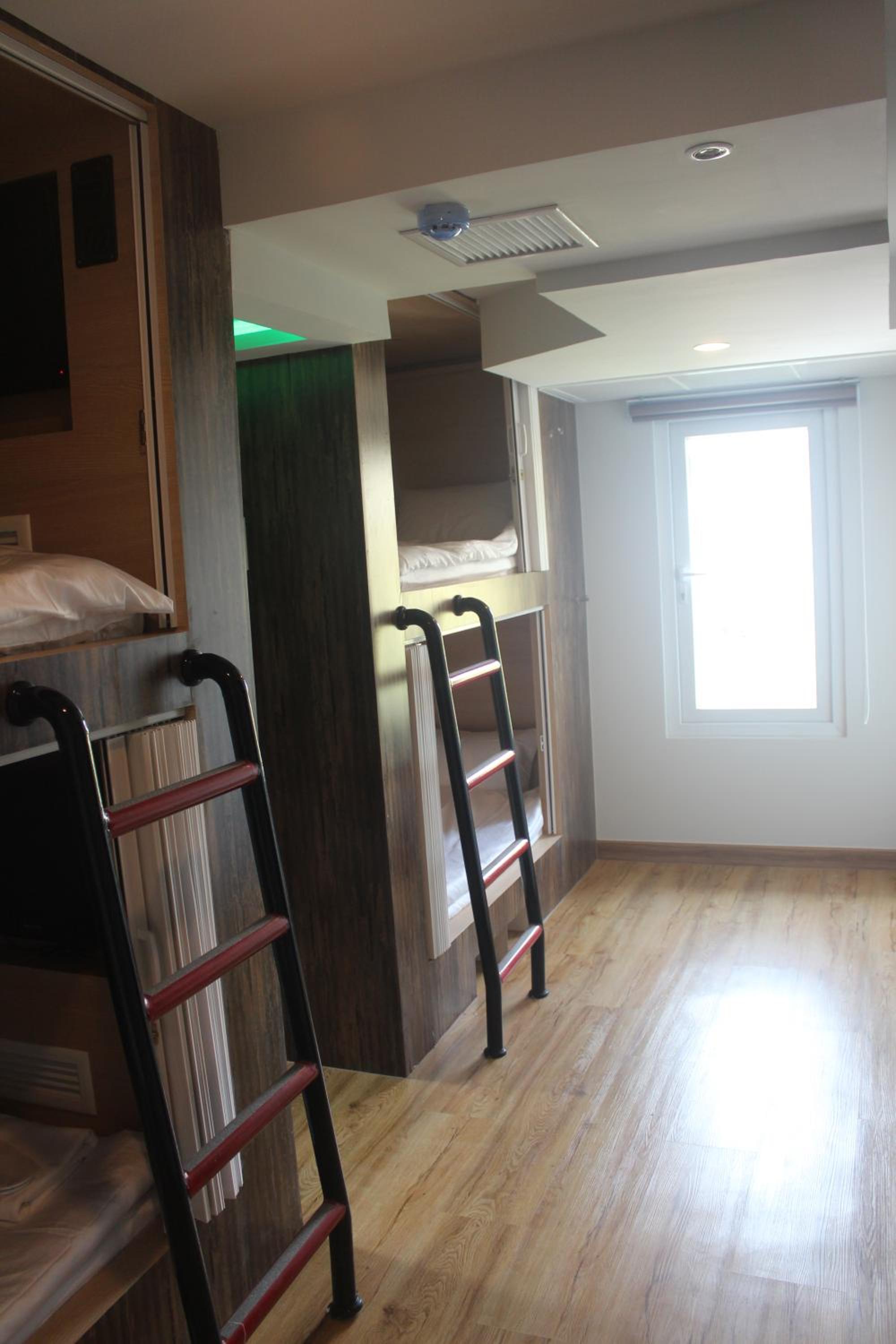 Bunk Bed in Mixed Dormitory Room photo 2