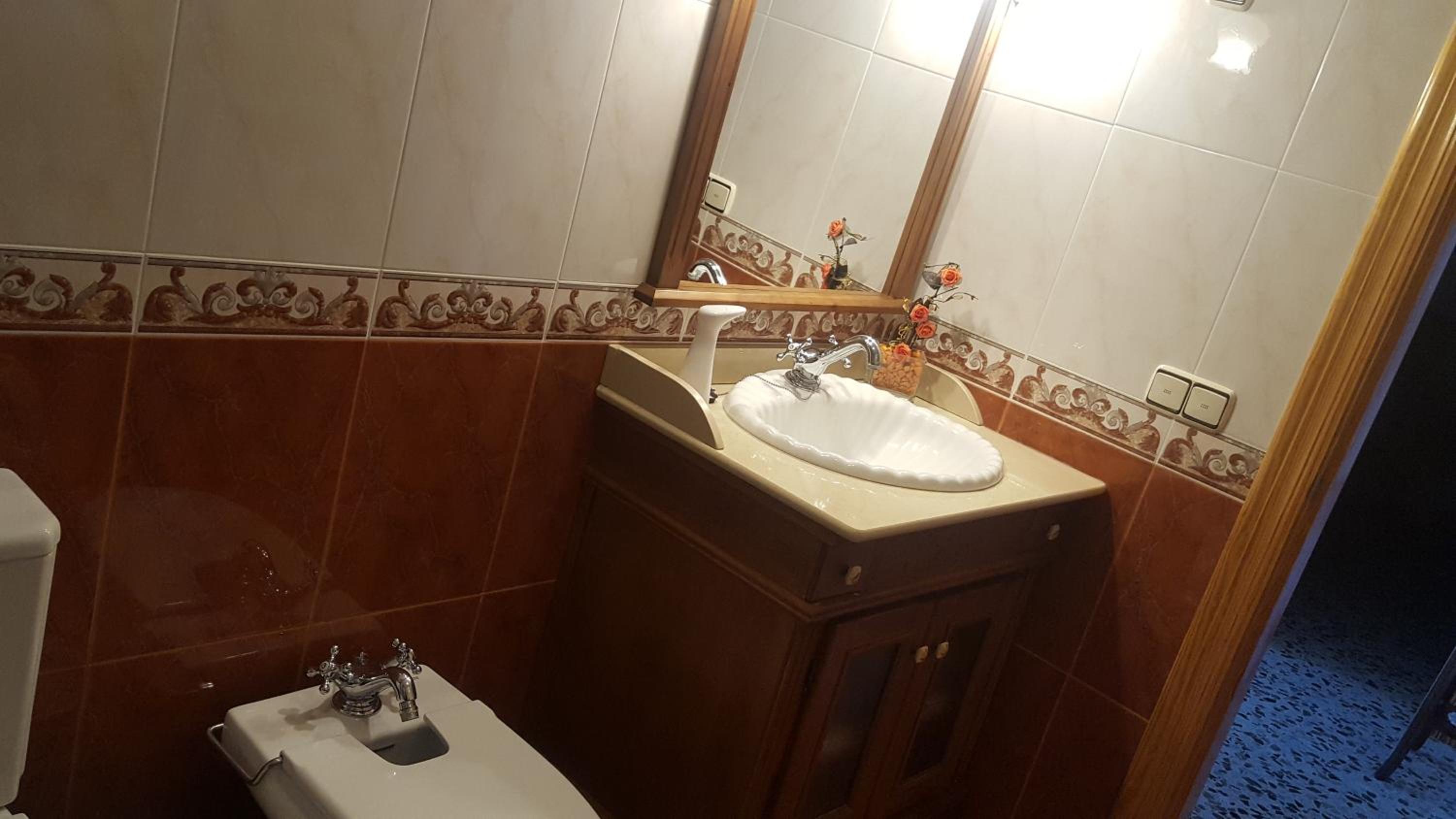 Standard Twin Room With Shared Bathroom photo 2