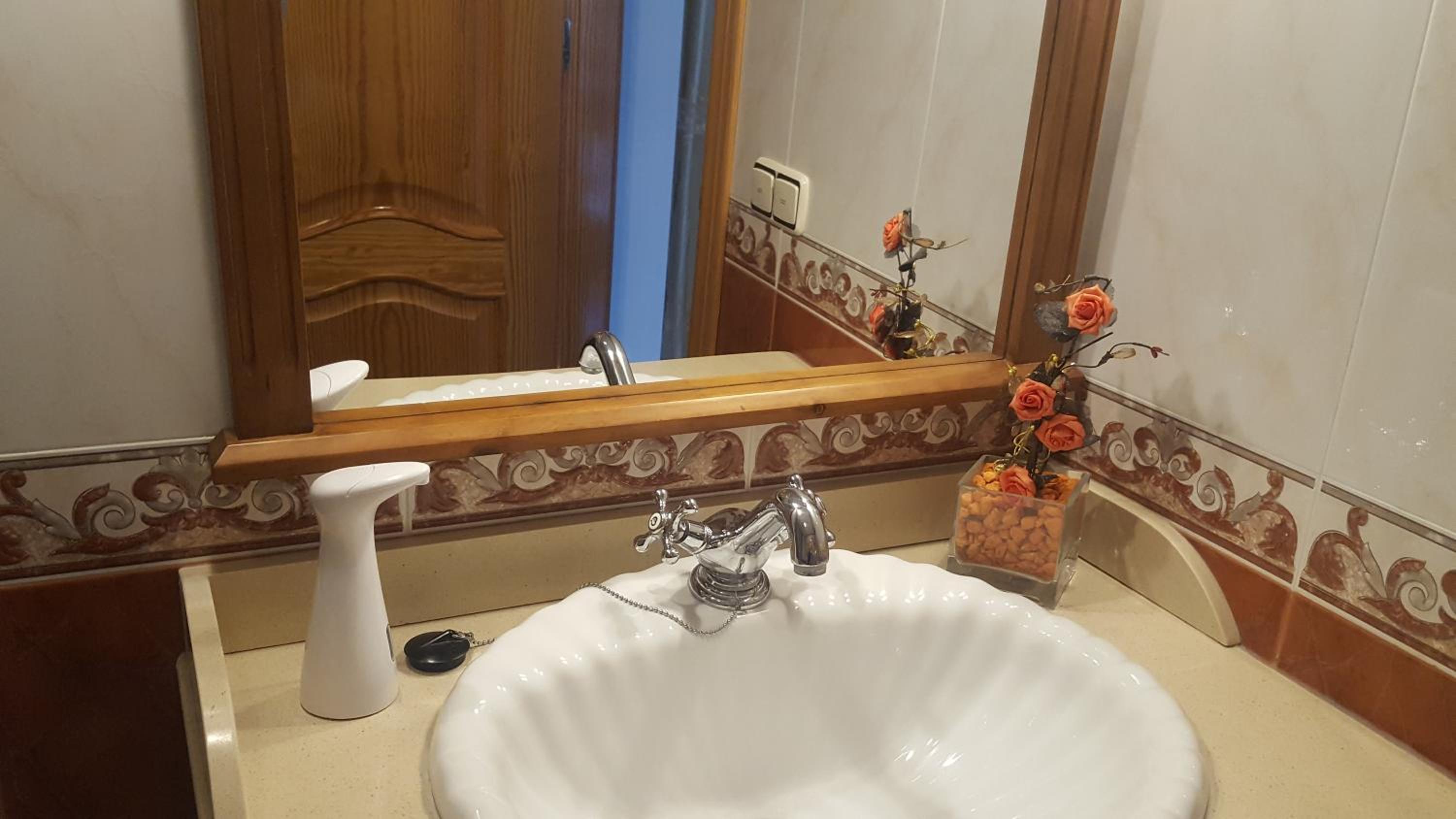 Standard Twin Room With Shared Bathroom photo 3