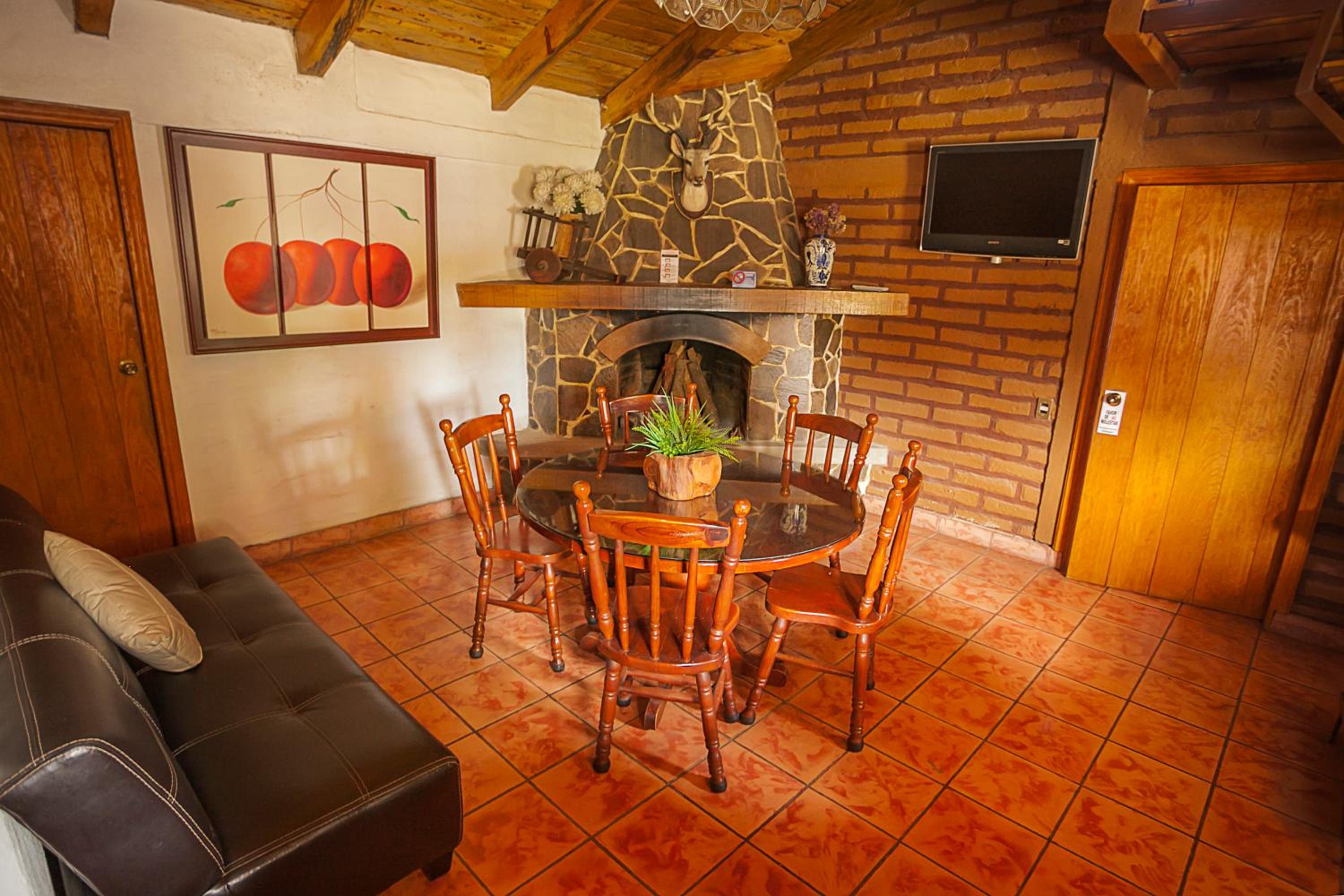 Two-Bedroom House - Photo 15