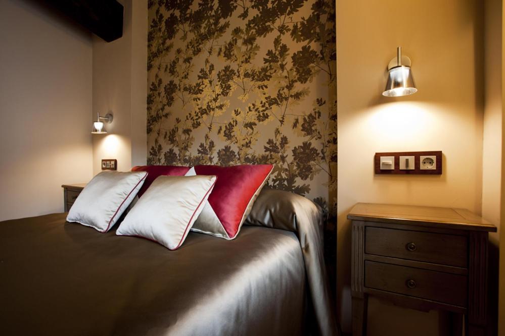 One-Bedroom Apartment - Photo 3