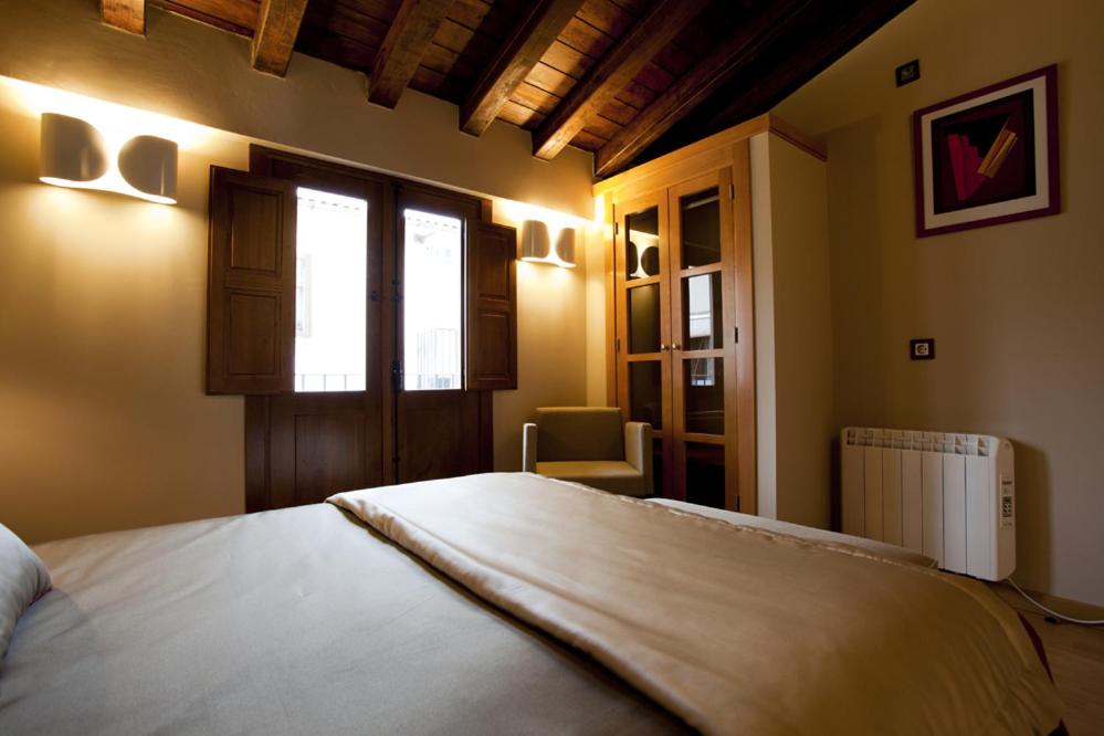 One-Bedroom Apartment - Photo 4