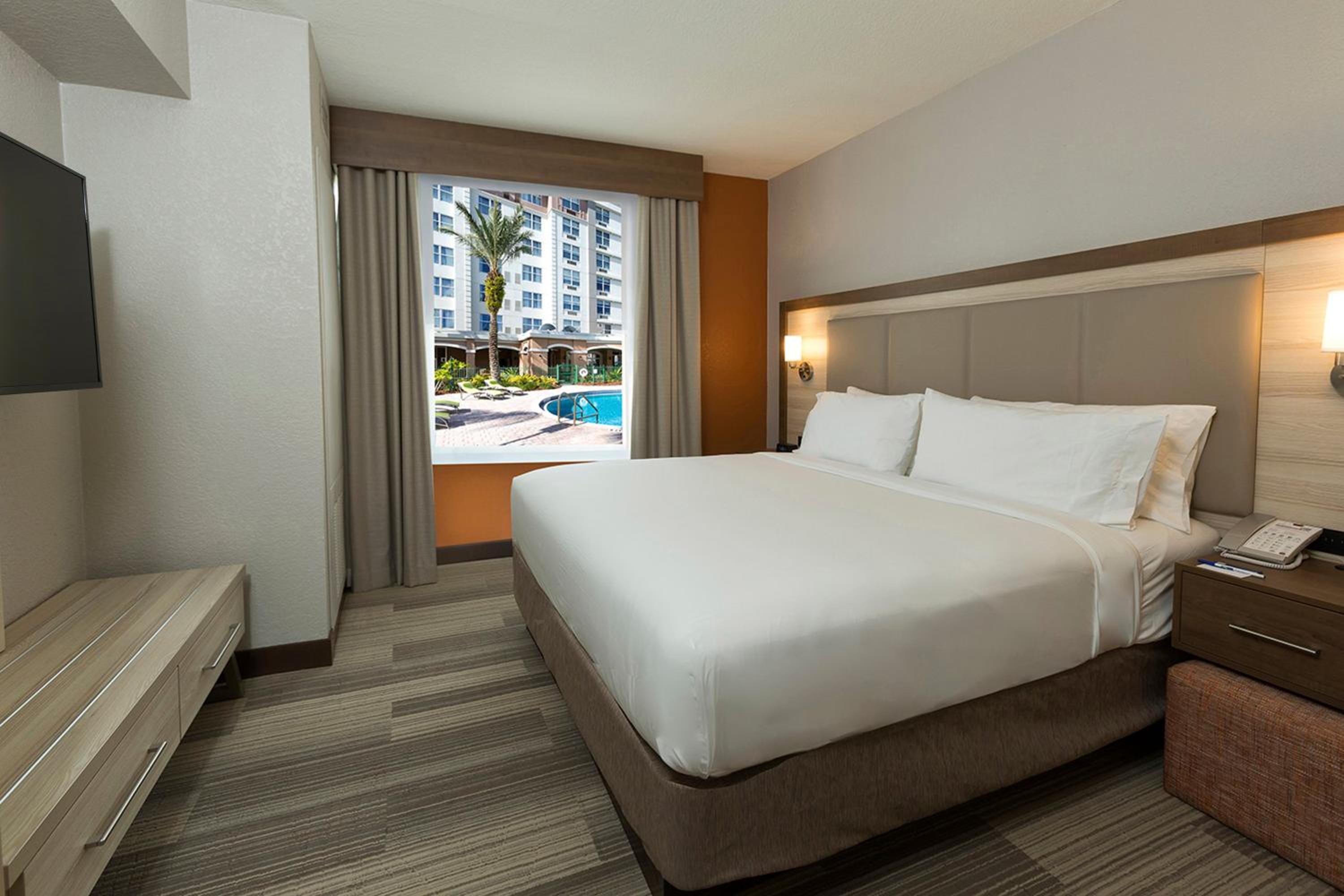 One-Bedroom King Suite - Photo 3