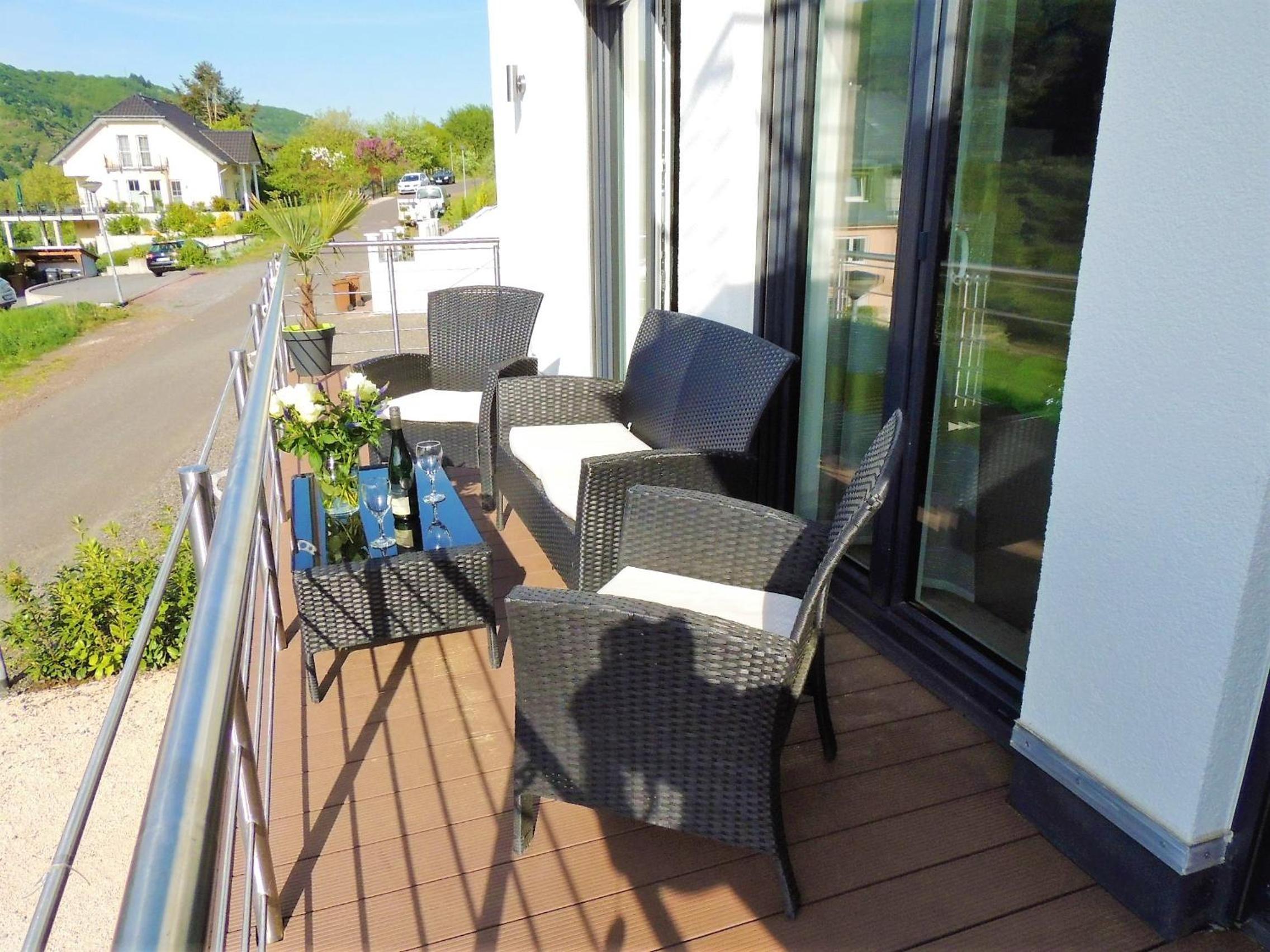 Apartment with Balcony photo 3