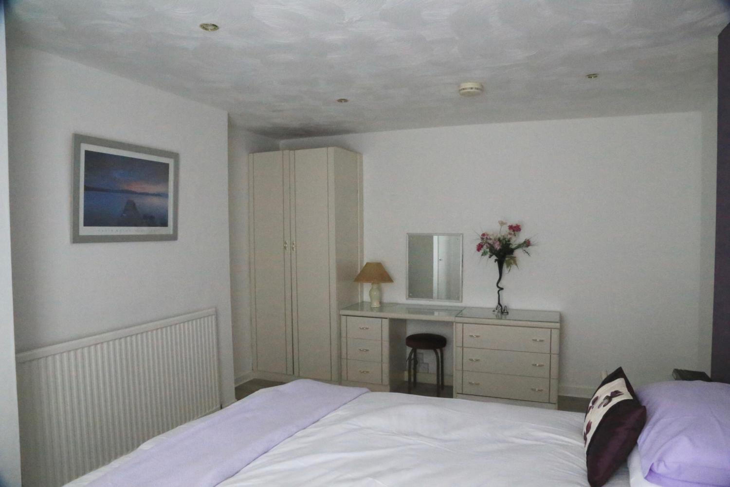 Deluxe One-Bedroom Suite photo 2