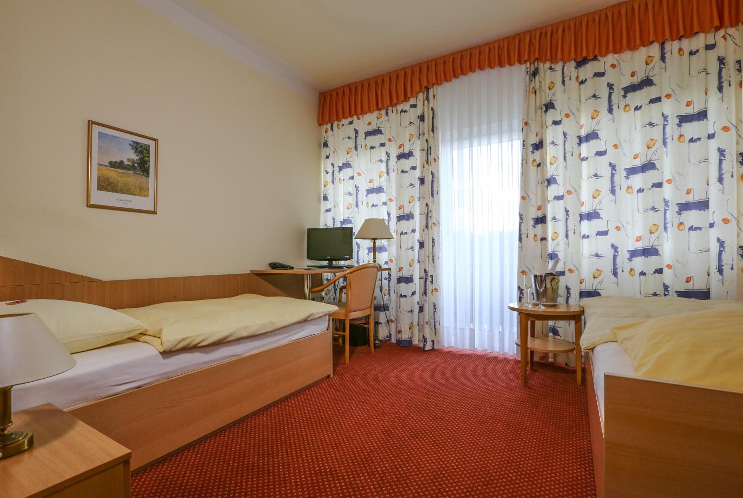 Standard Twin Room photo 3