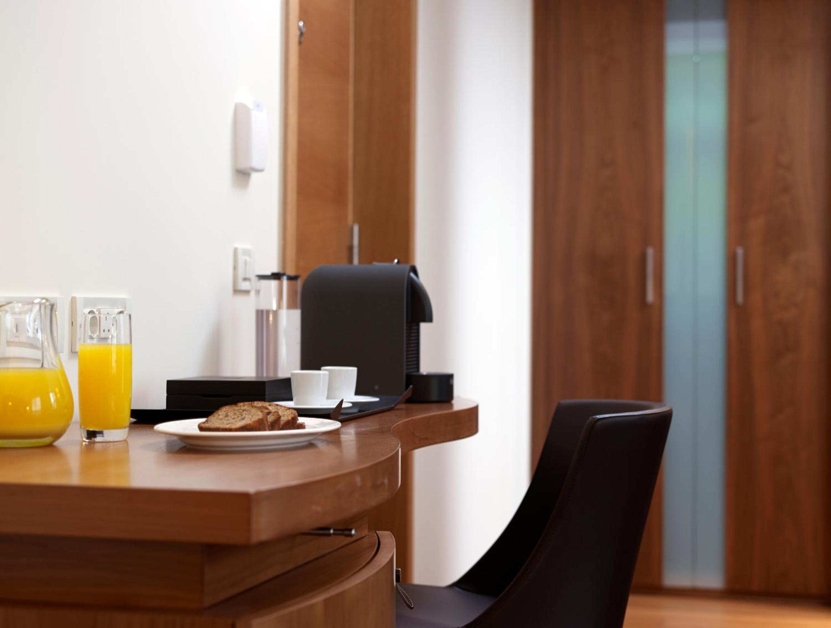 Premium Double or Twin Room thumbnail 5