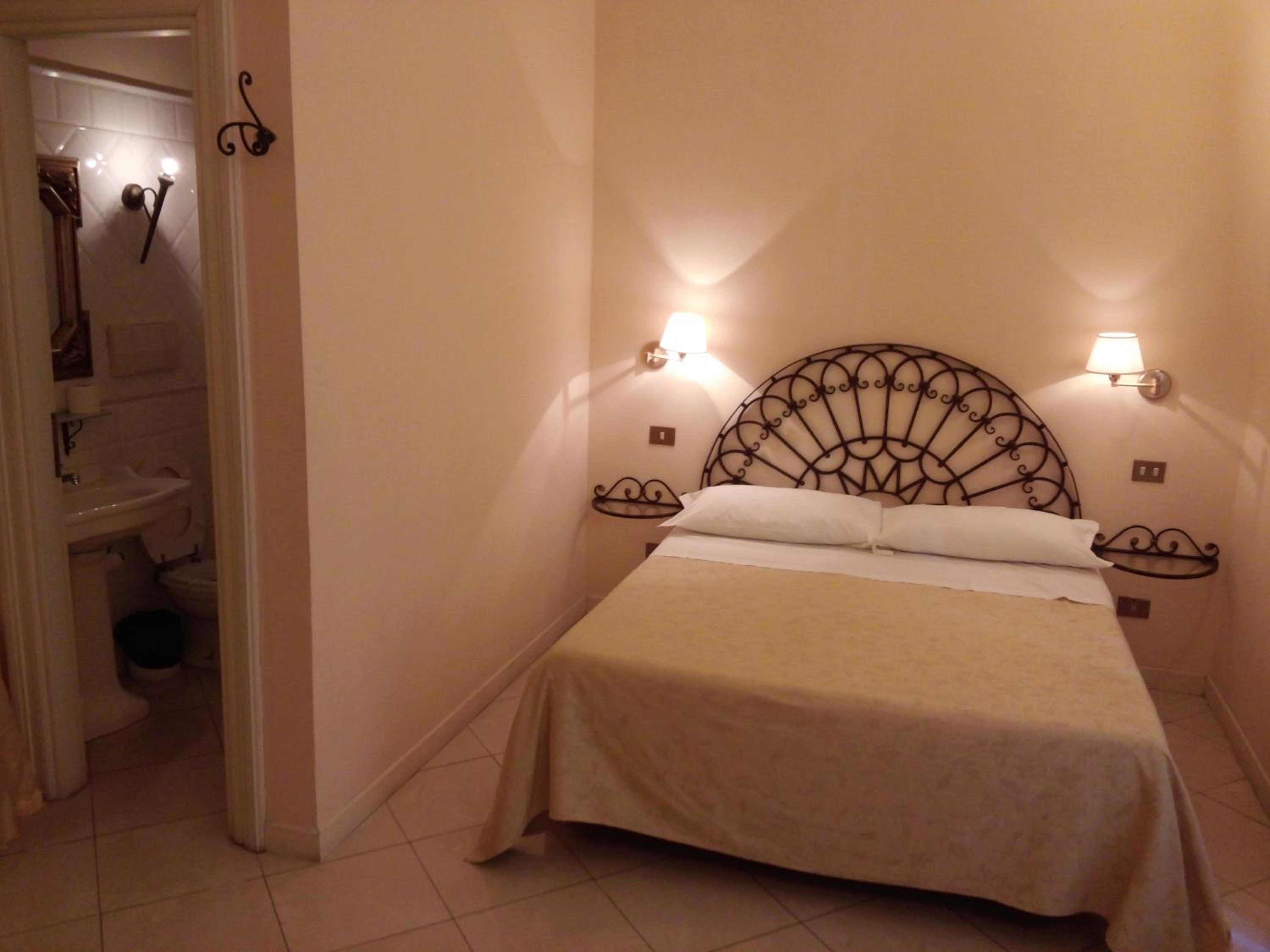 Double or Twin Room photo 2