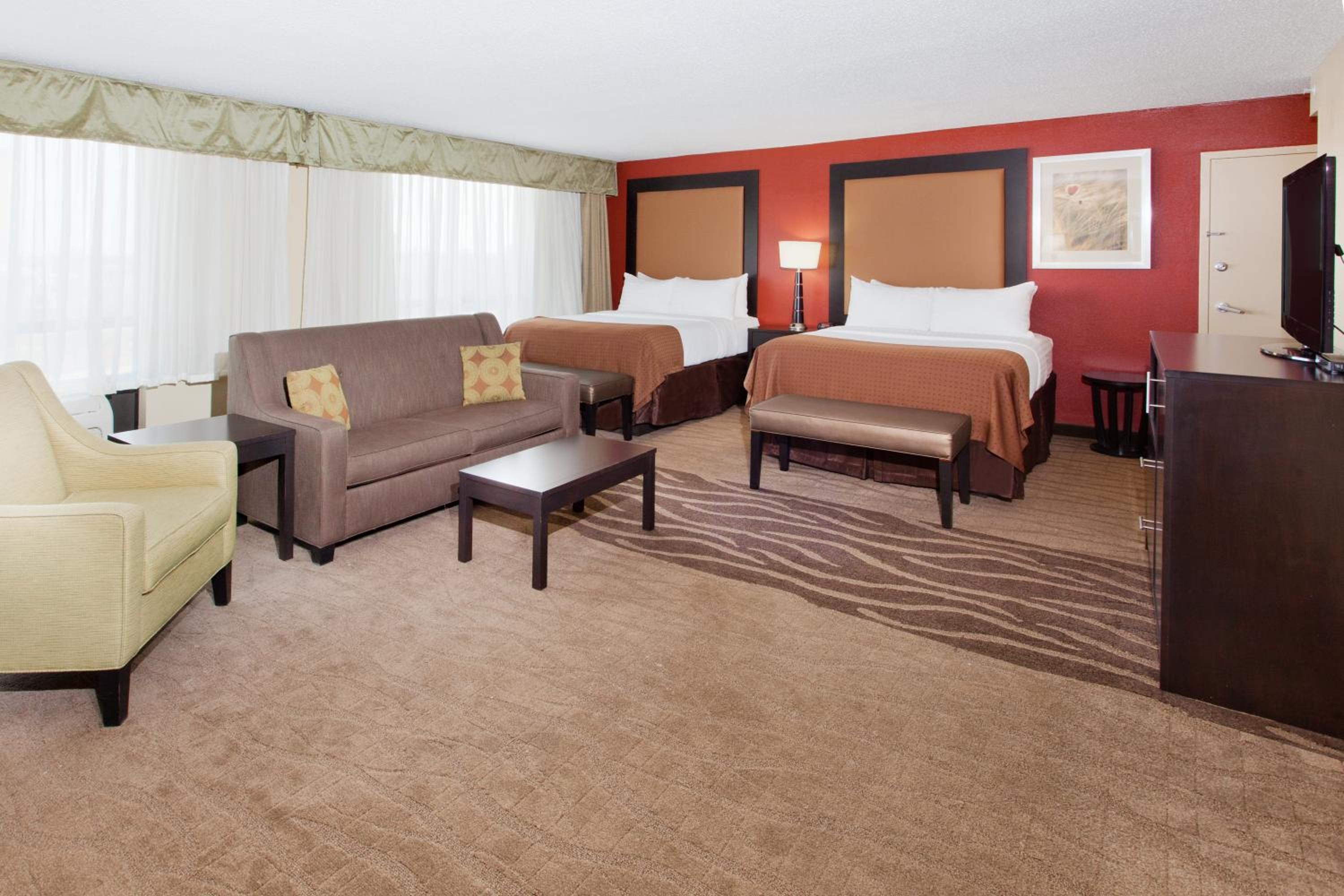One-Bedroom Queen Suite with Two Queen Beds - Photo 1