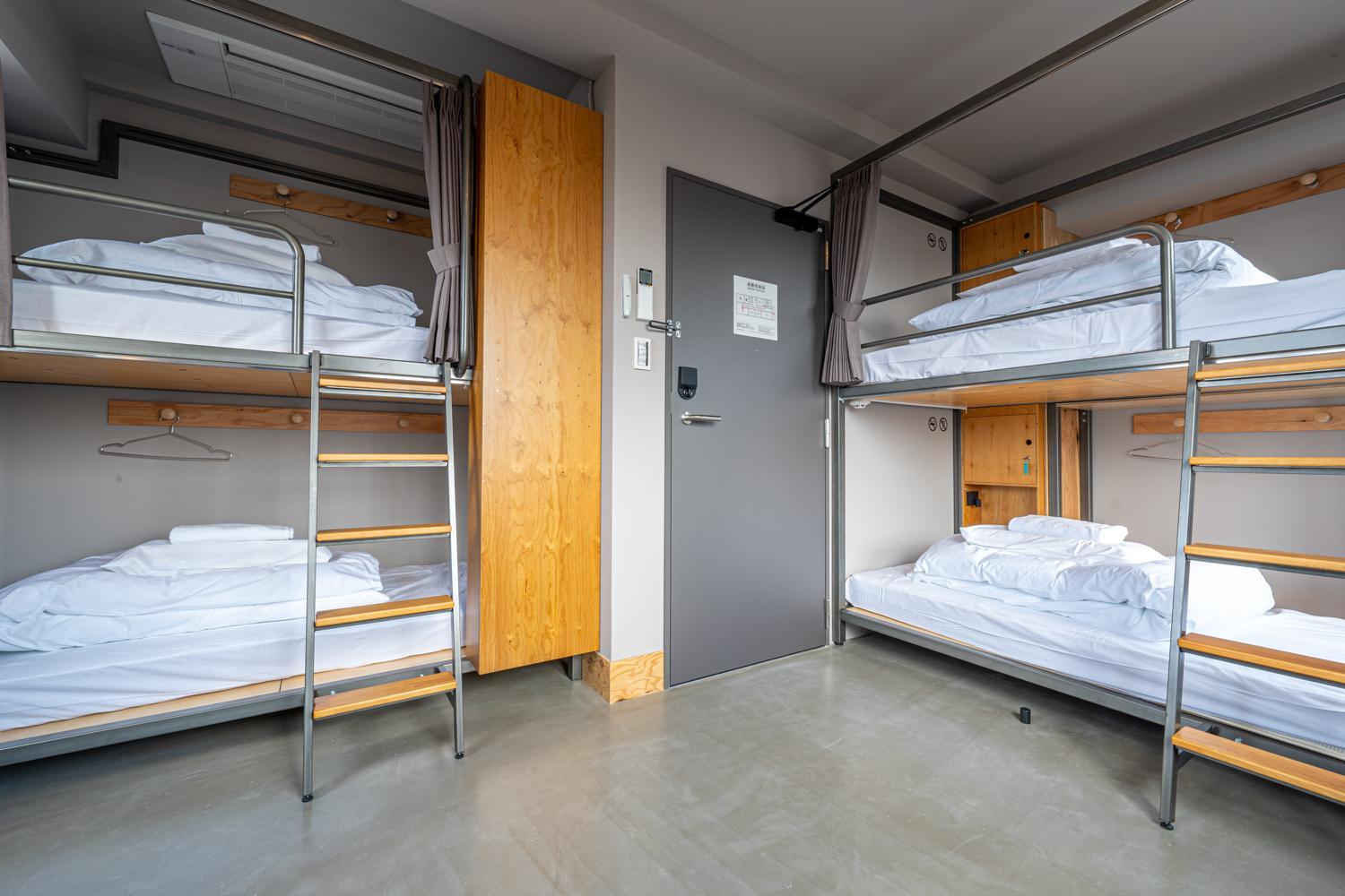 Economy Quadruple Room With Shared Bathroom photo 1