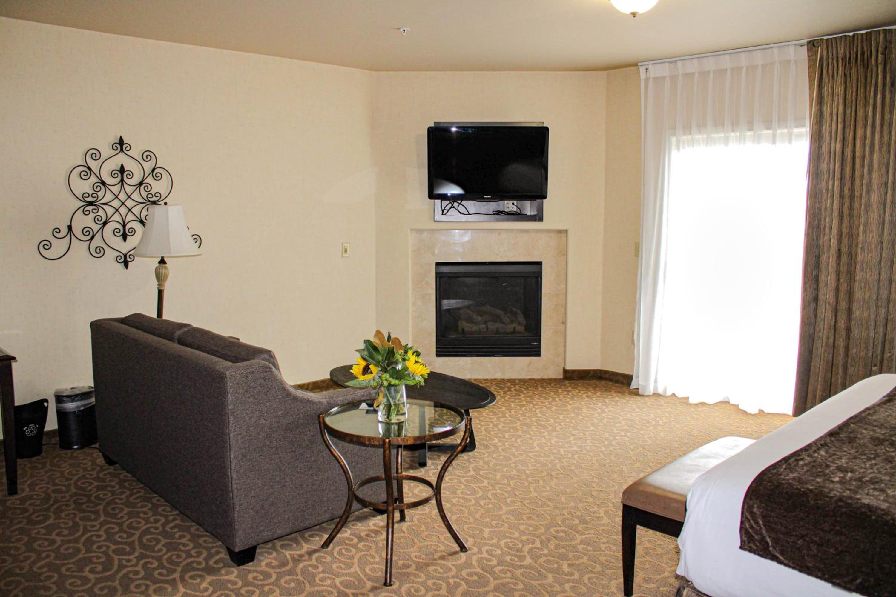 Balcony Extended Stay King Suite photo 2