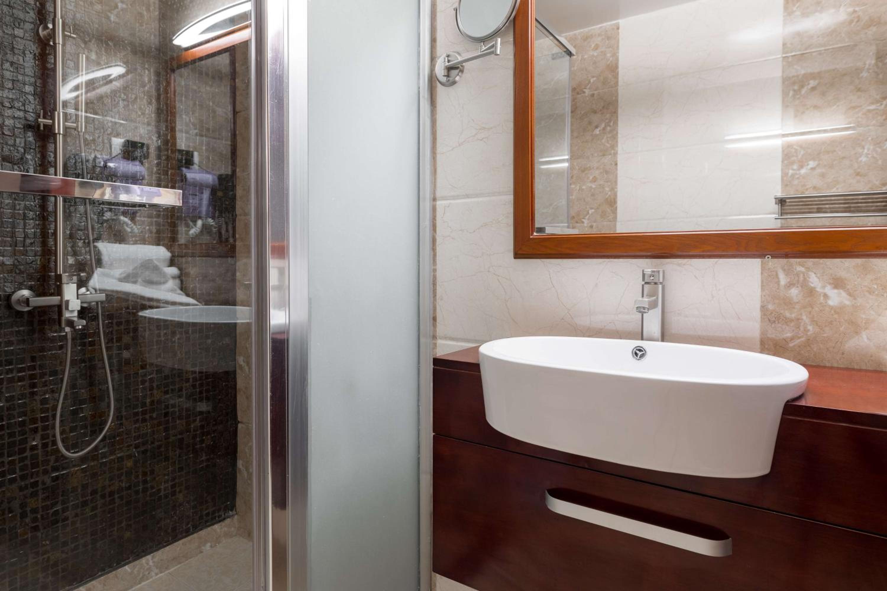 Standard Twin Room - Photo 1