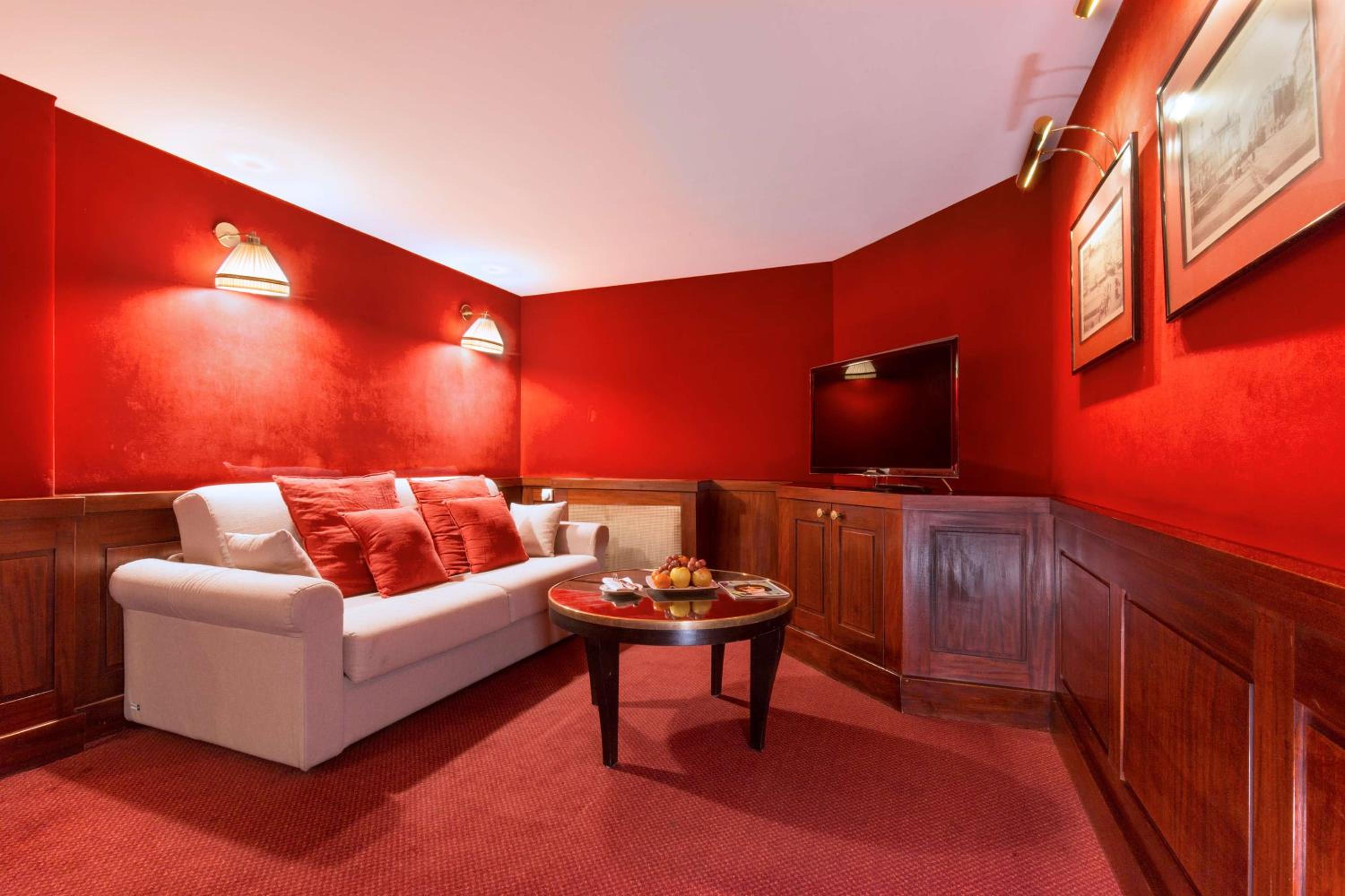 Suite - Photo 5