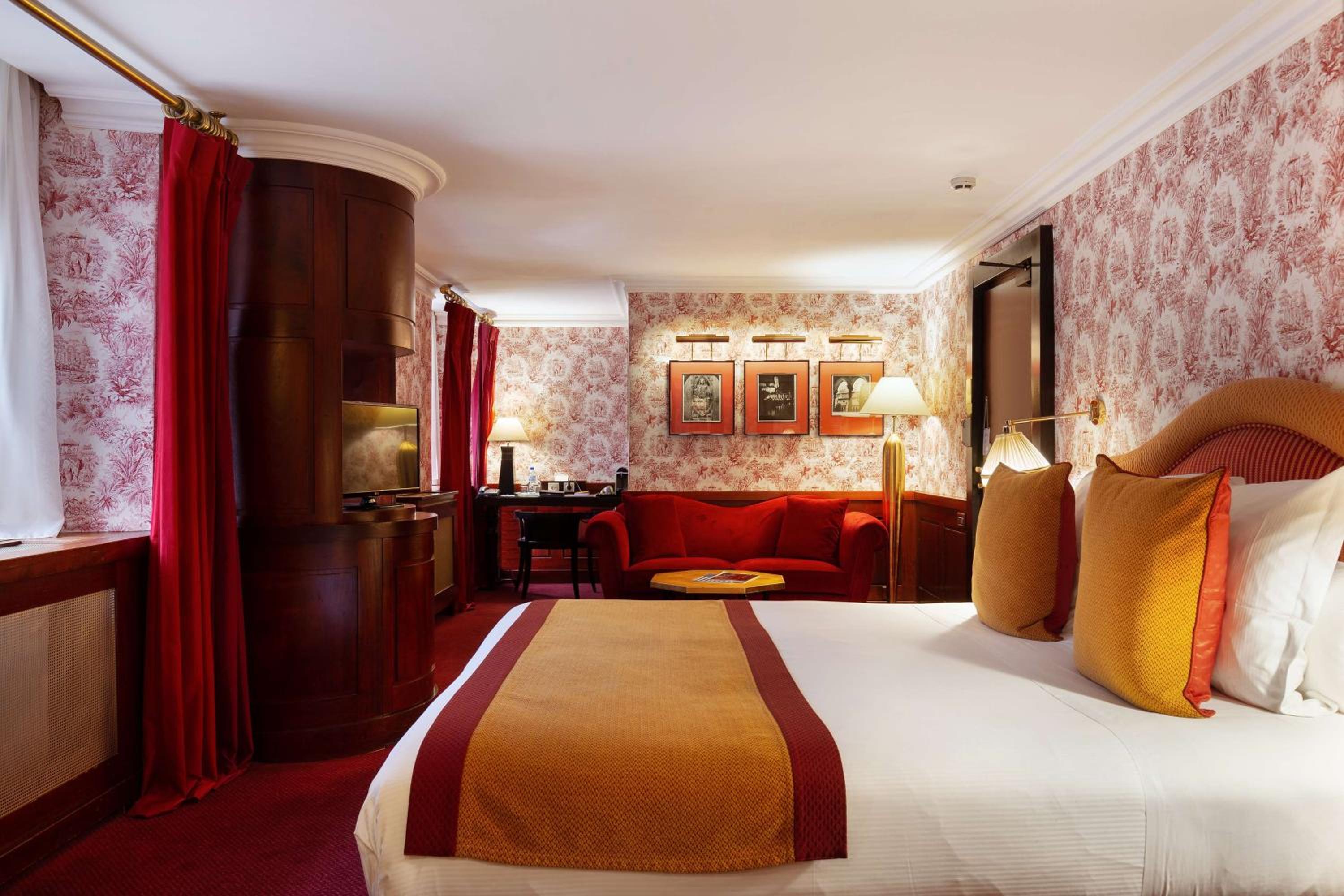 Deluxe Queen Room - Non-Smoking - Photo 6