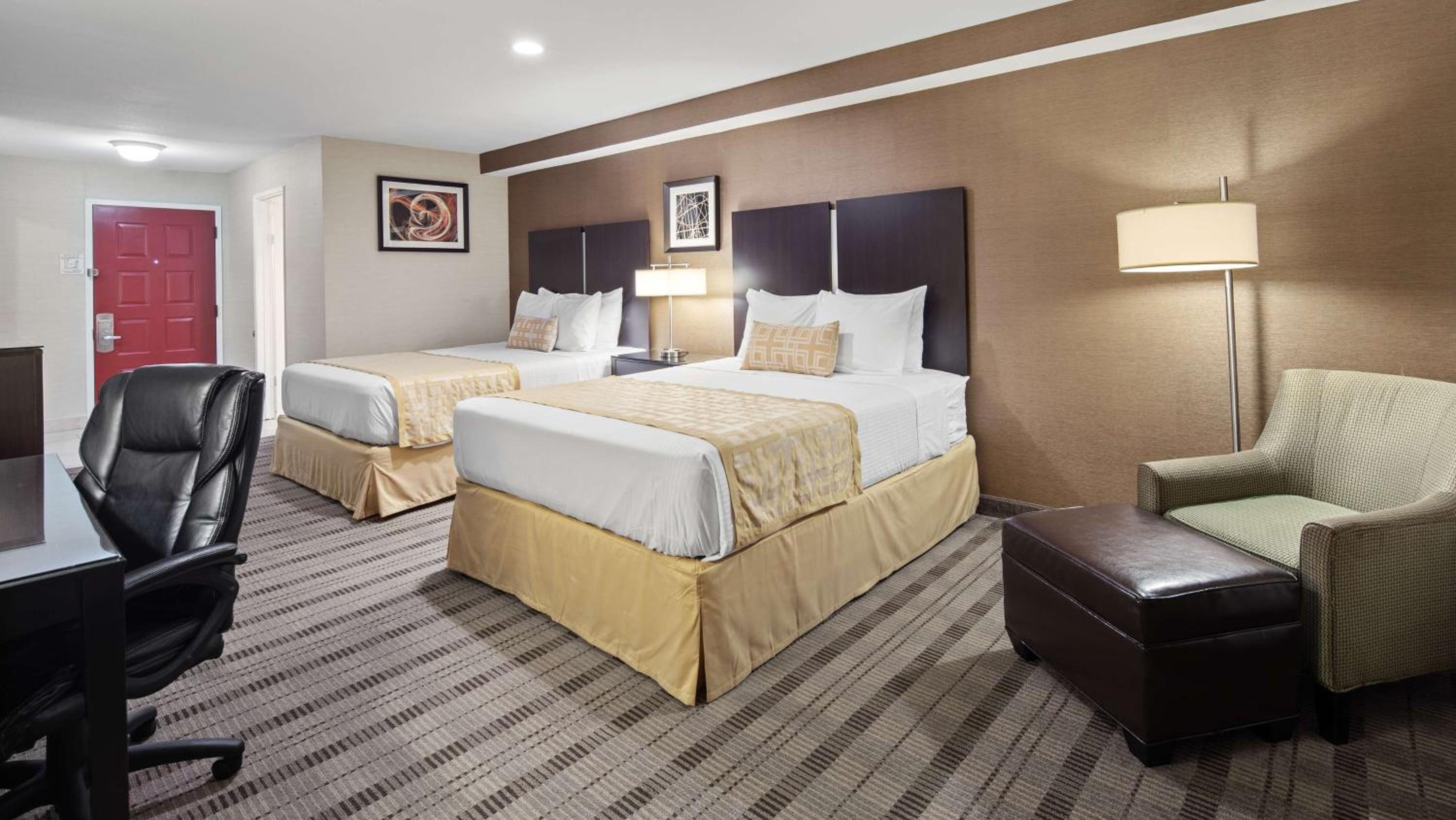 Queen Room with Two Queen Beds - Photo 1