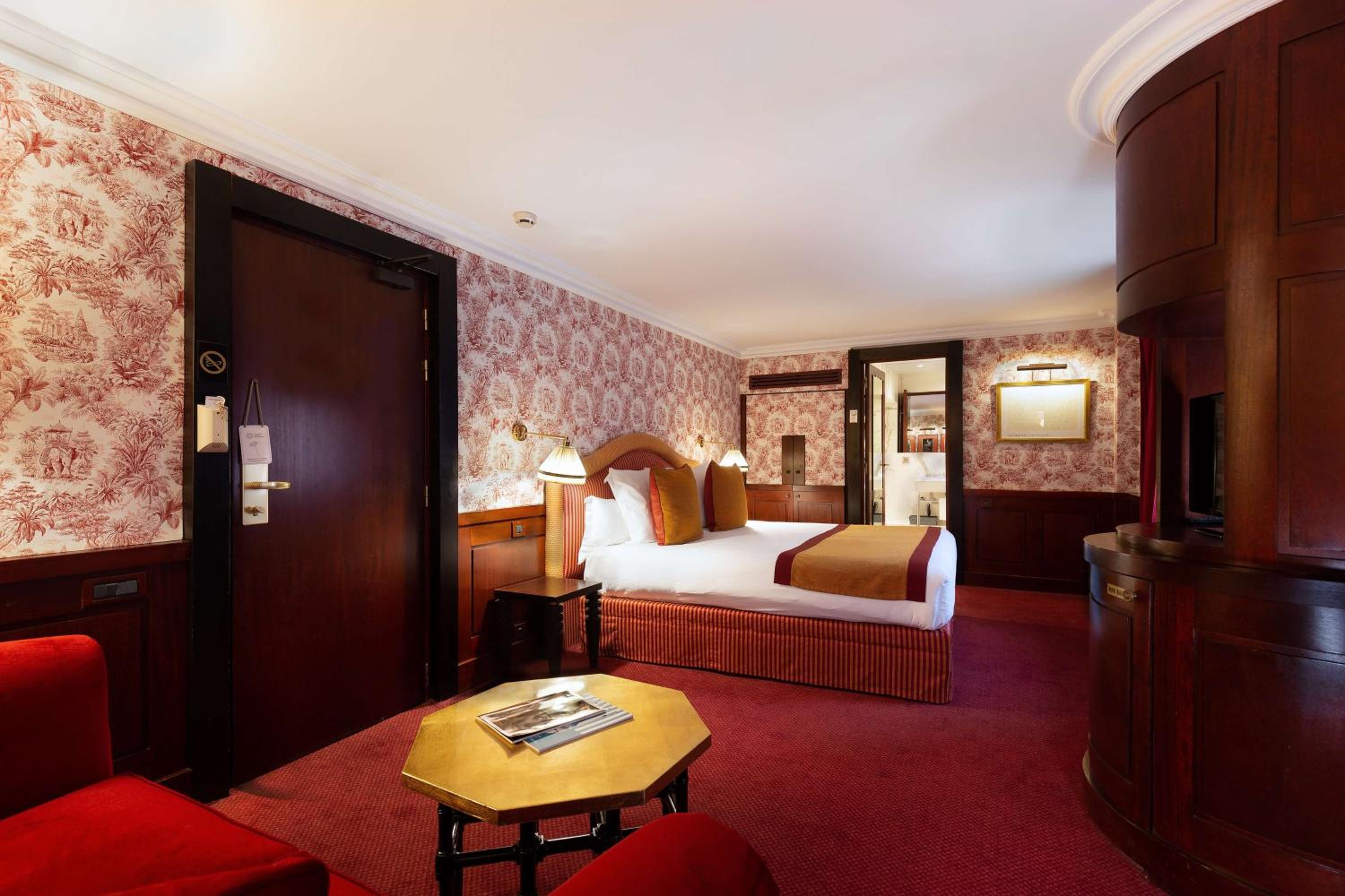 Deluxe Queen Room - Non-Smoking - Photo 7