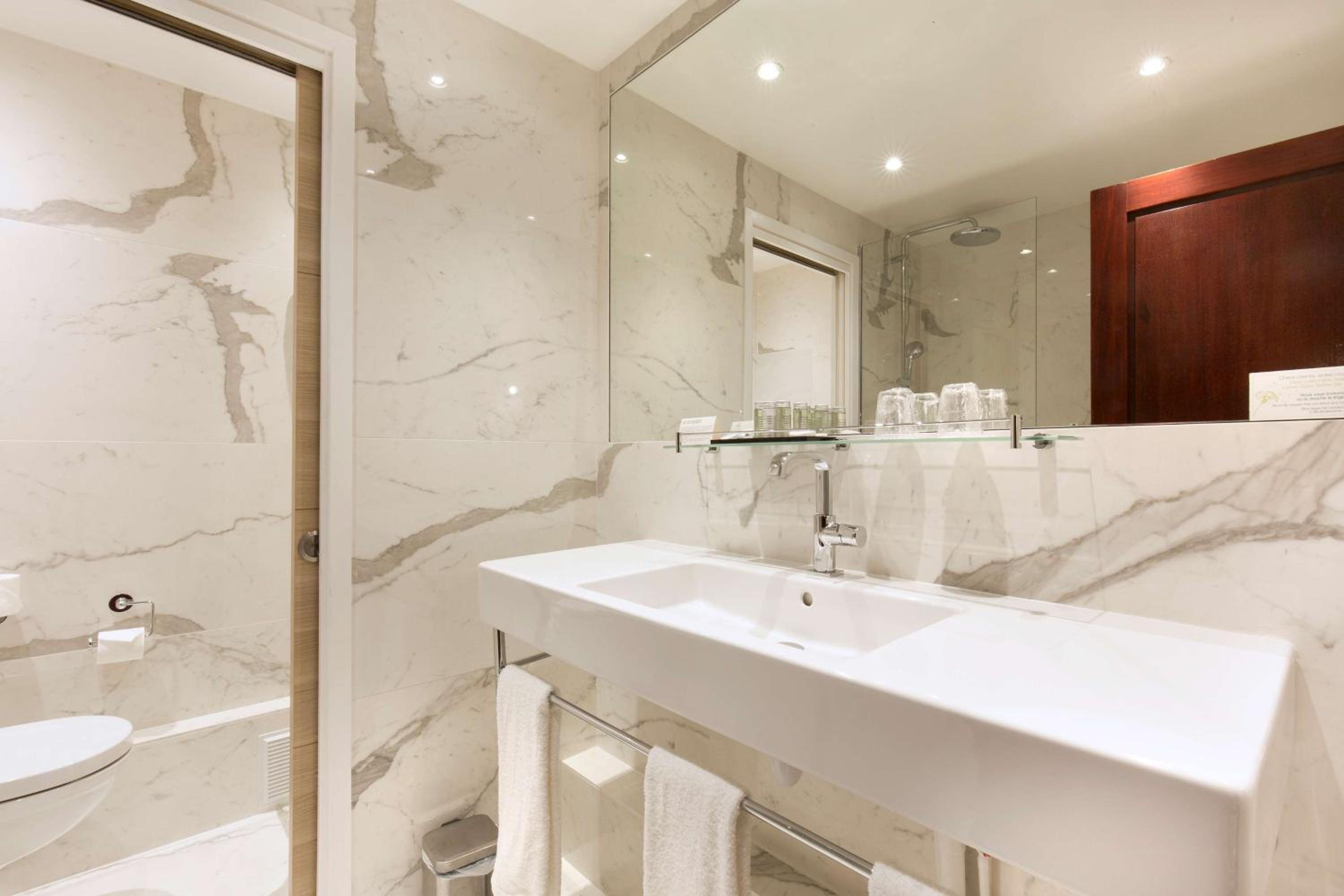 Suite - Photo 2