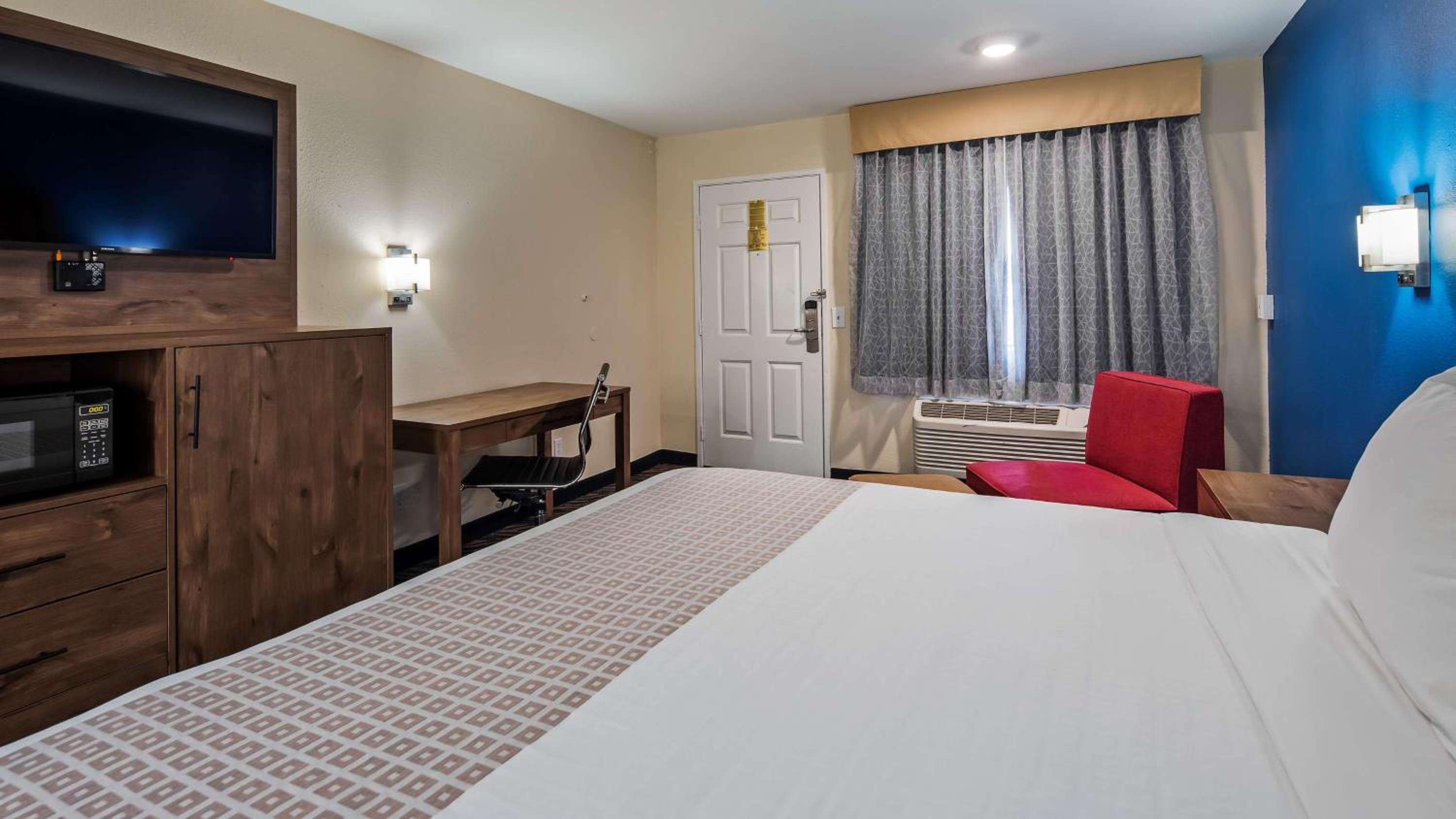 King Room - Non-Smoking - Photo 4