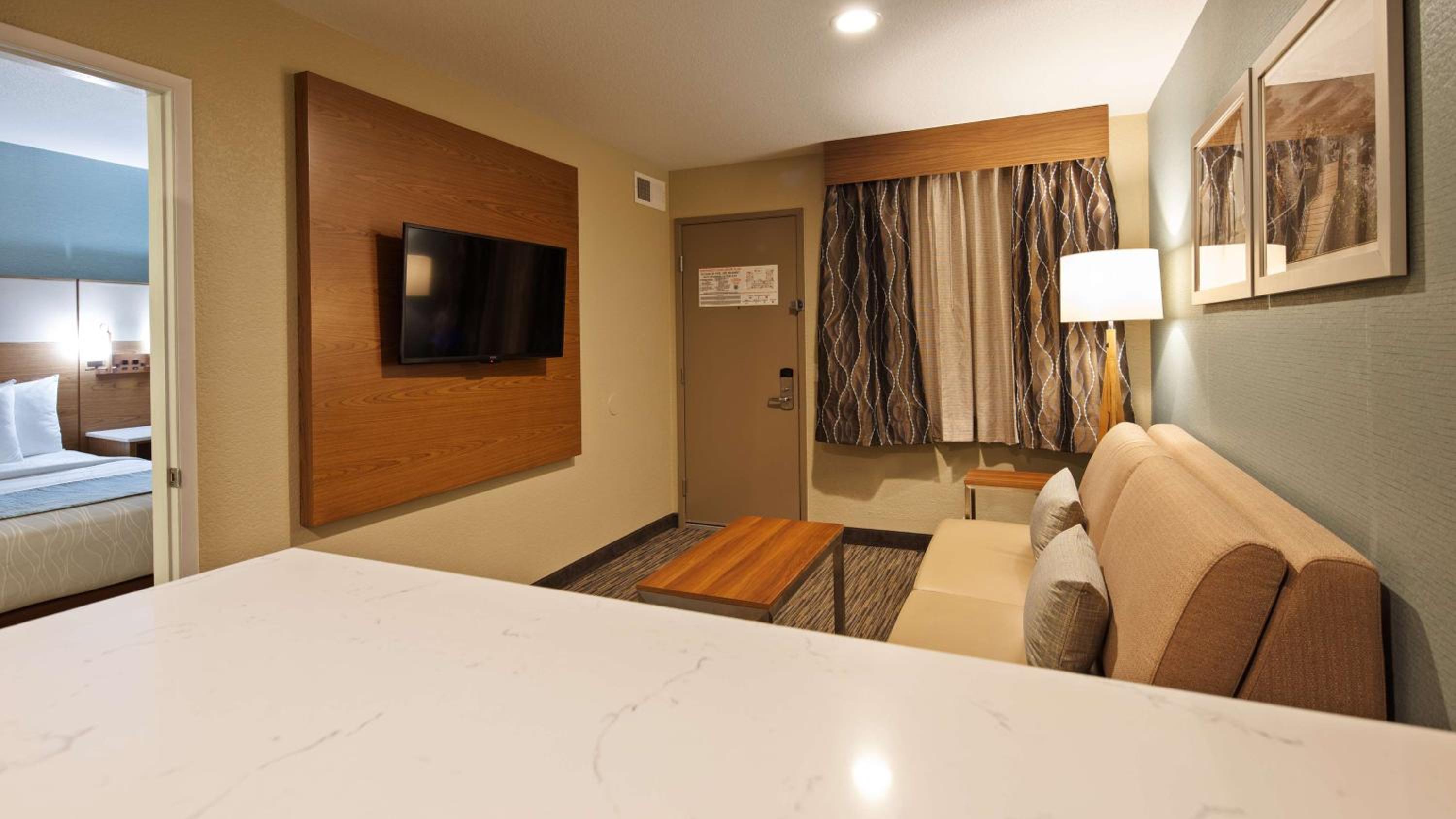 King Room - Non-Smoking - Photo 4