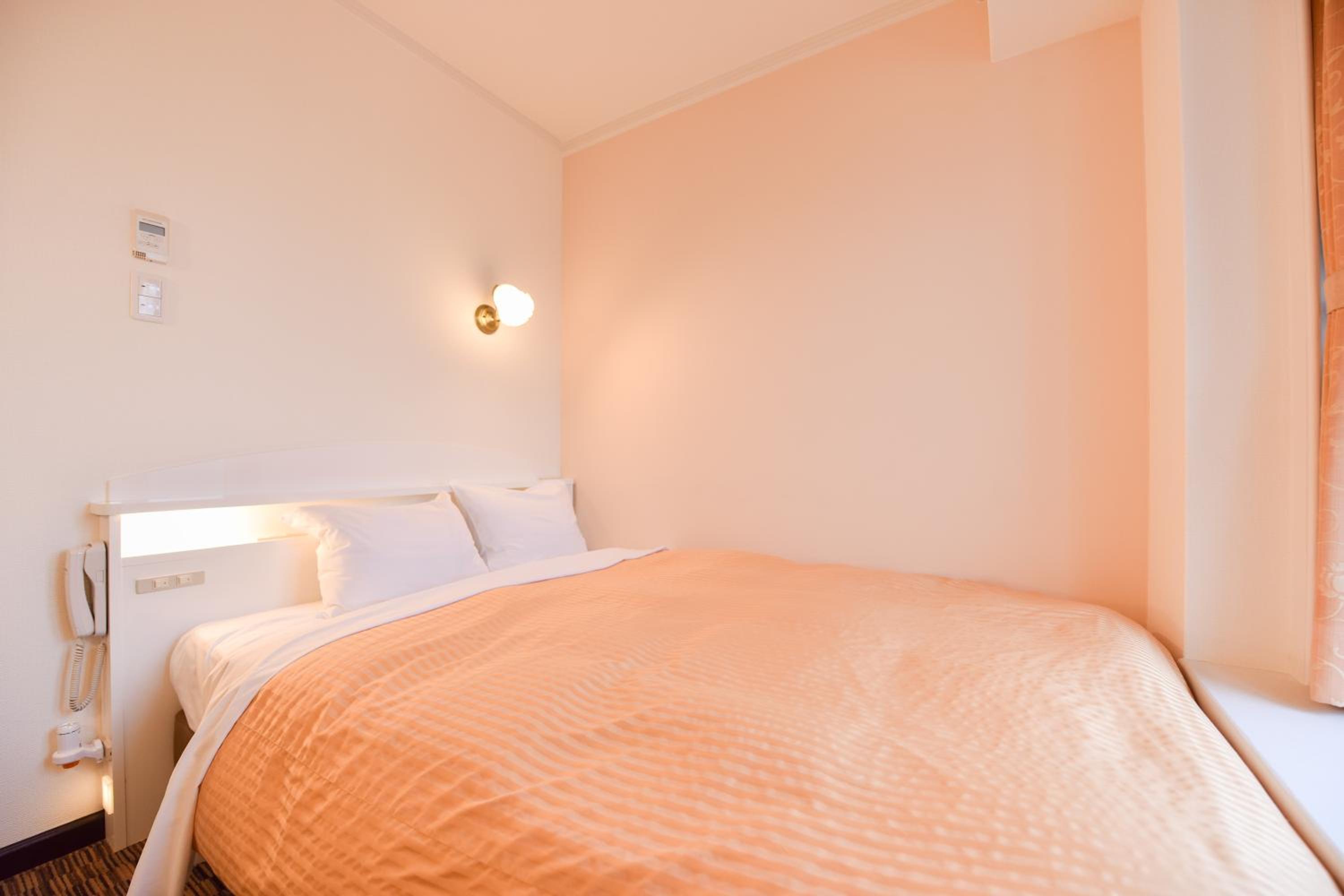 Double Room - Non-Smoking  - Photo 4