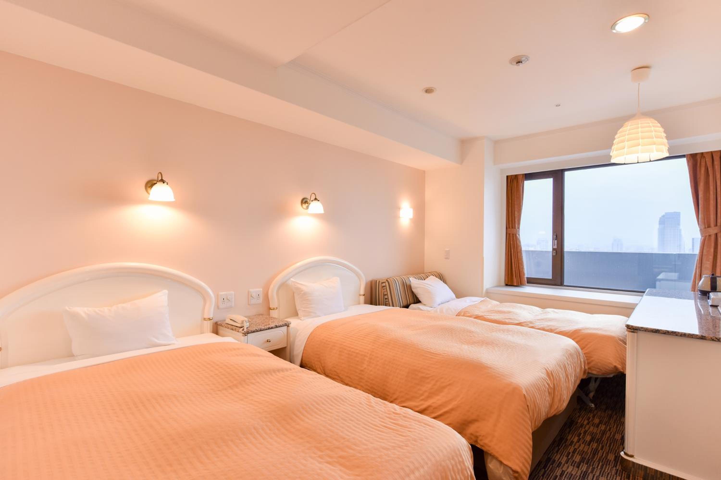 Twin Room - Non-Smoking - Photo 2