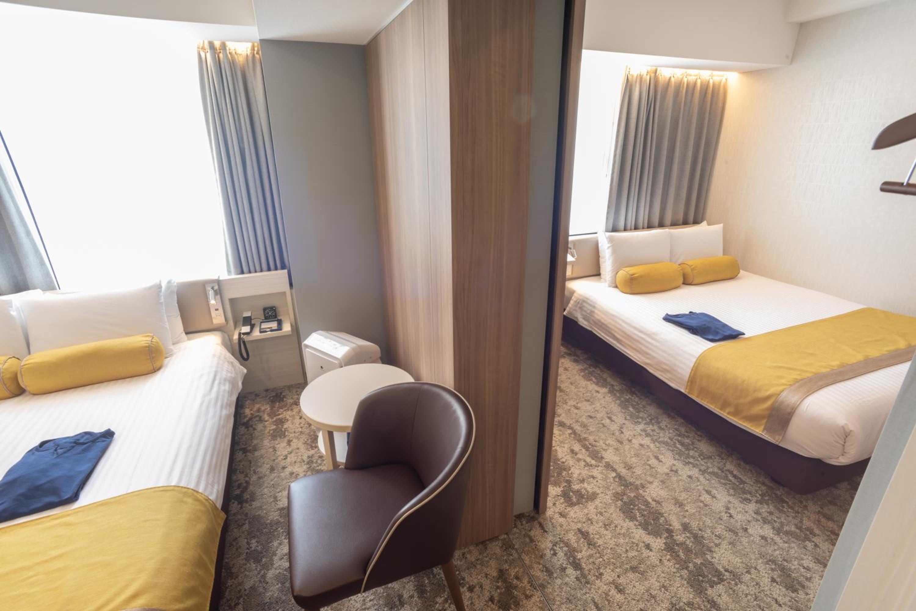 Two Connecting Double Rooms - Electronic Cigarettes