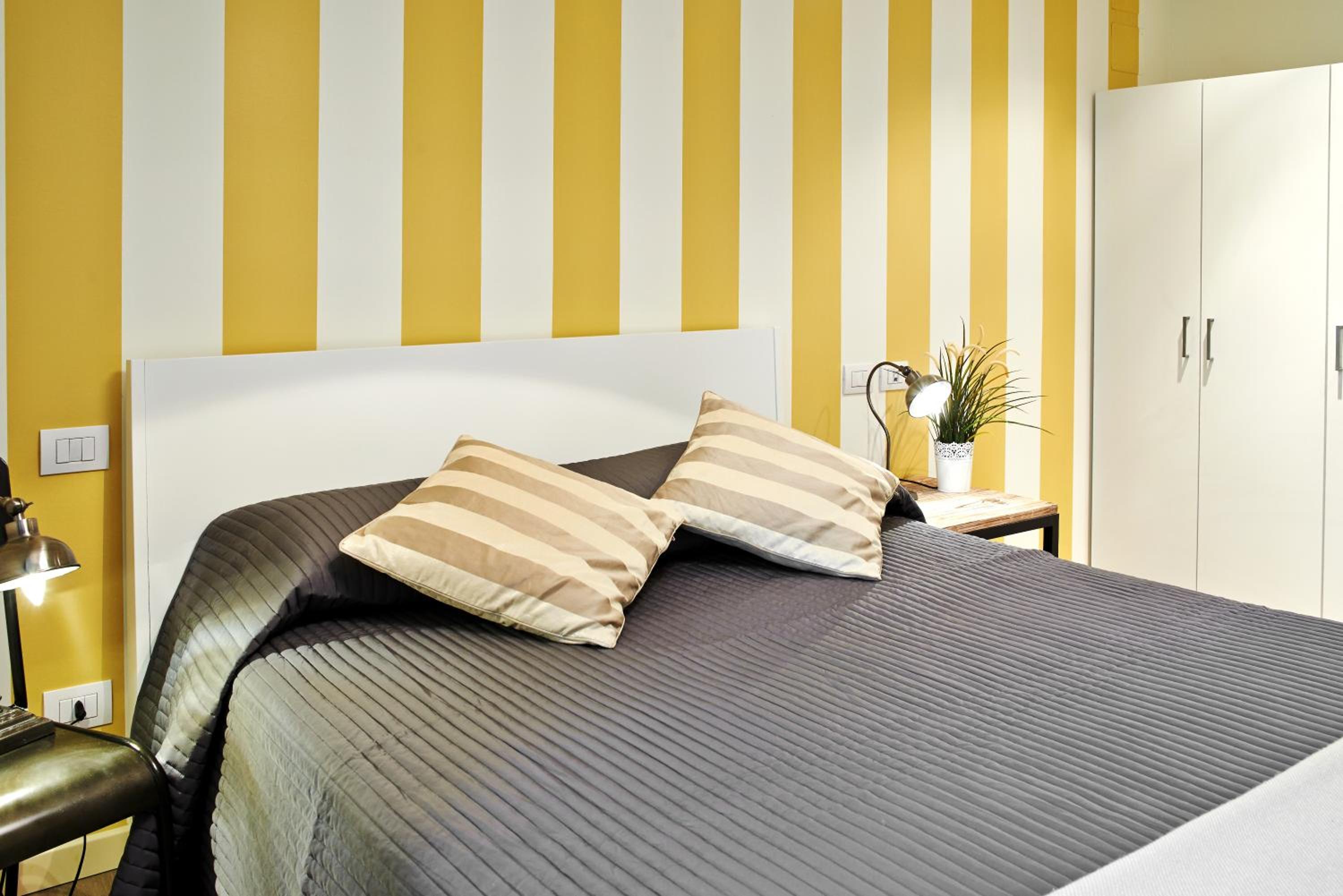 One-Bedroom Apartment - Photo 1