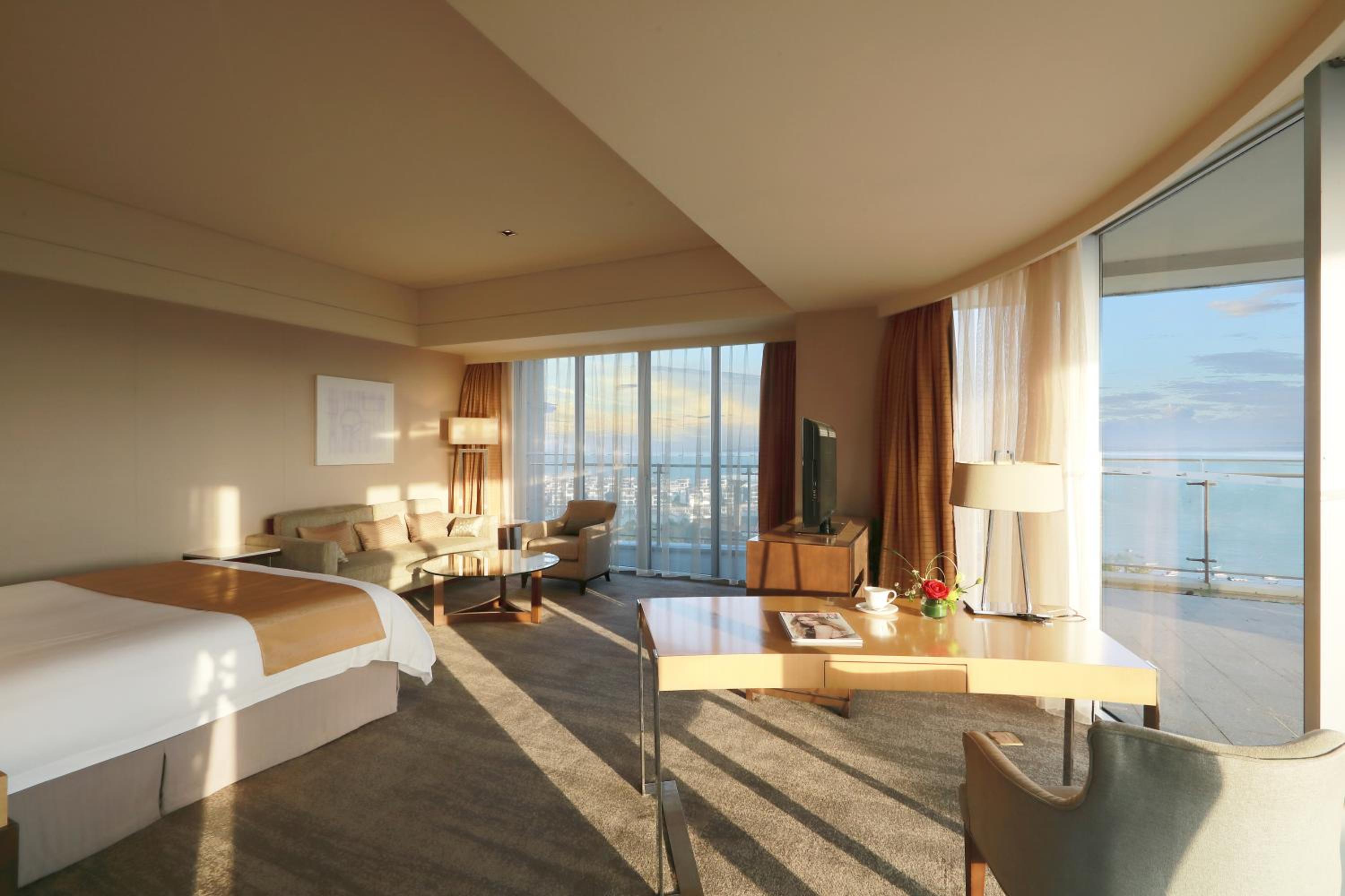 Deluxe Super Seaview Queen Room