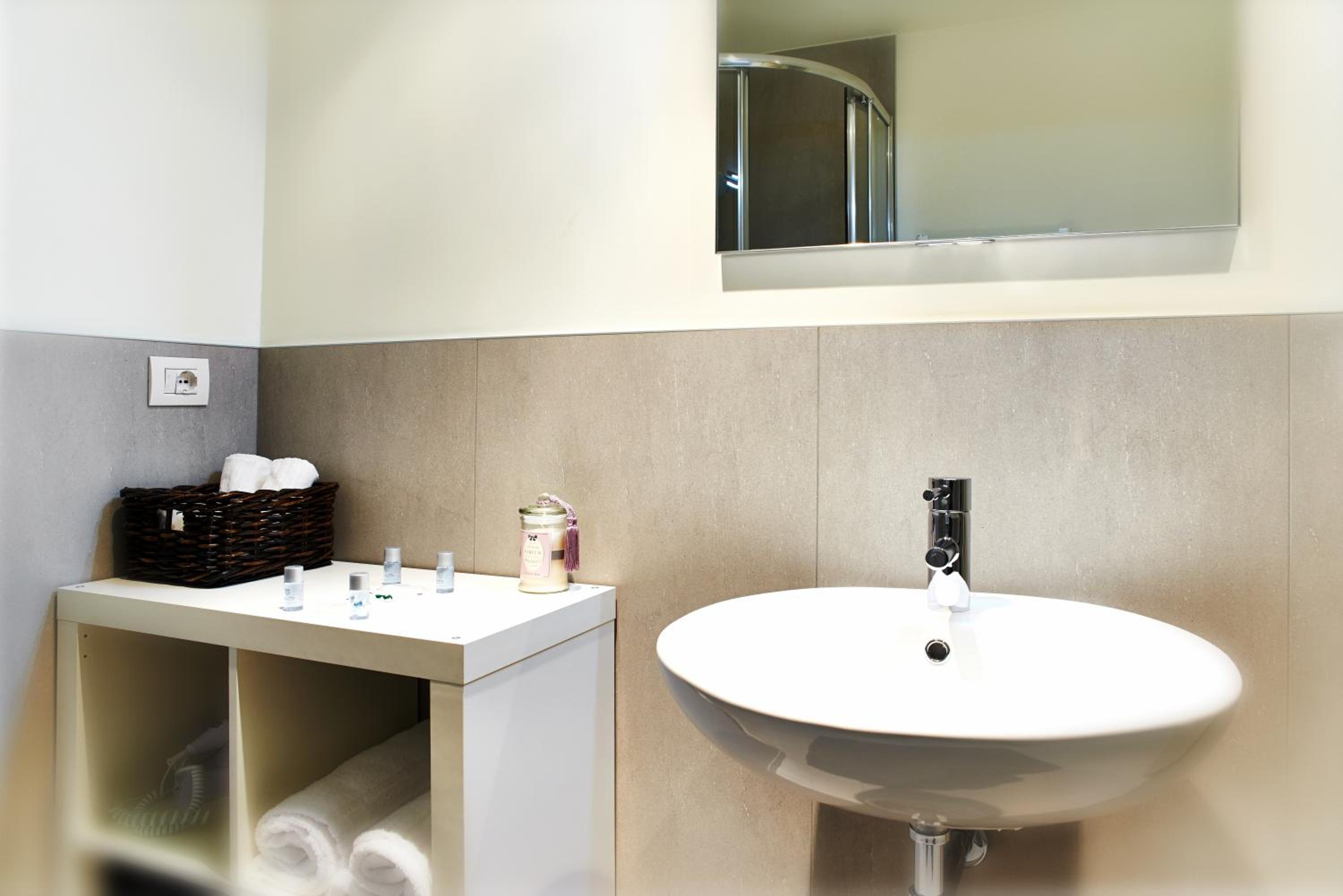 One-Bedroom Apartment - Photo 19