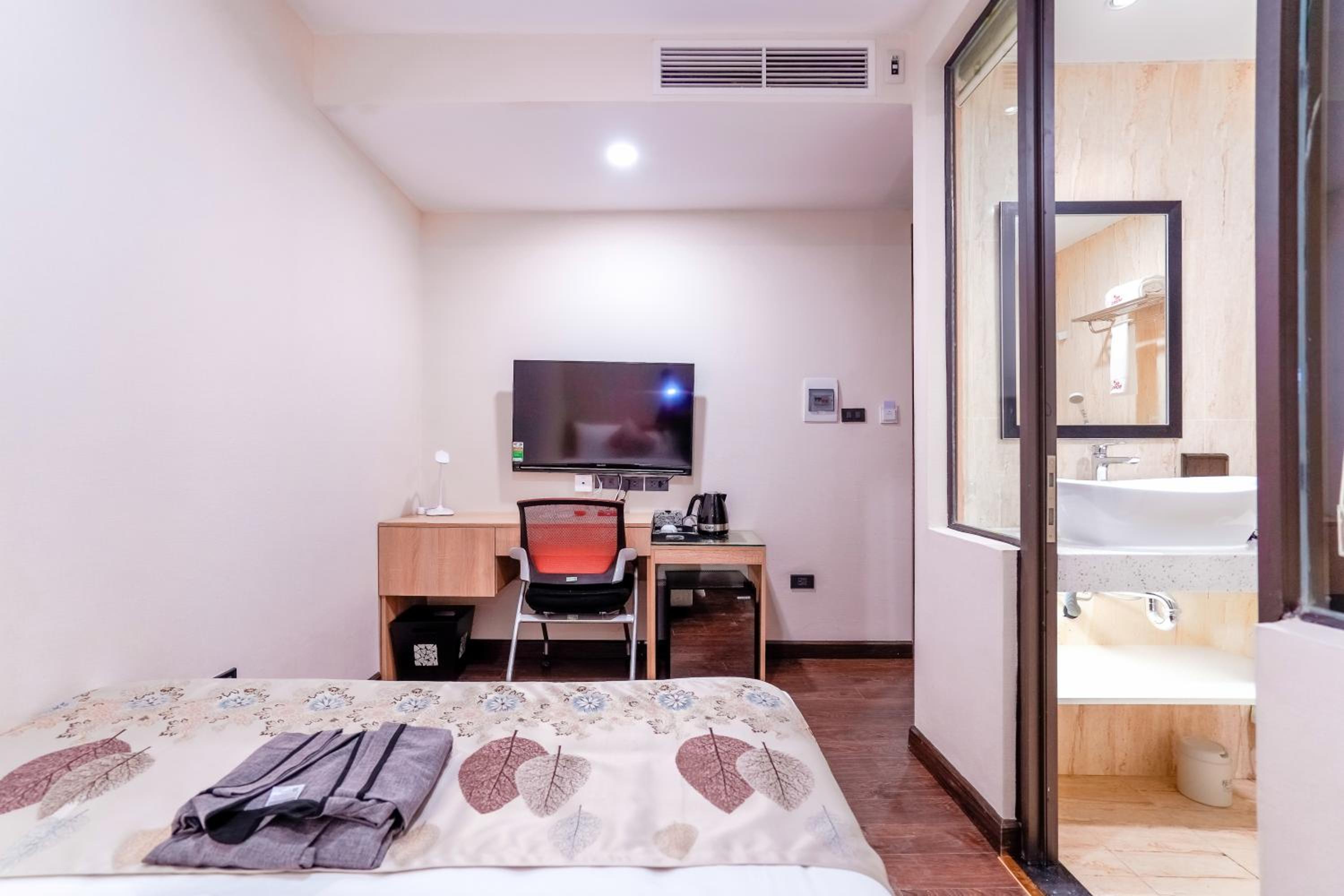 Deluxe Double Room photo 2
