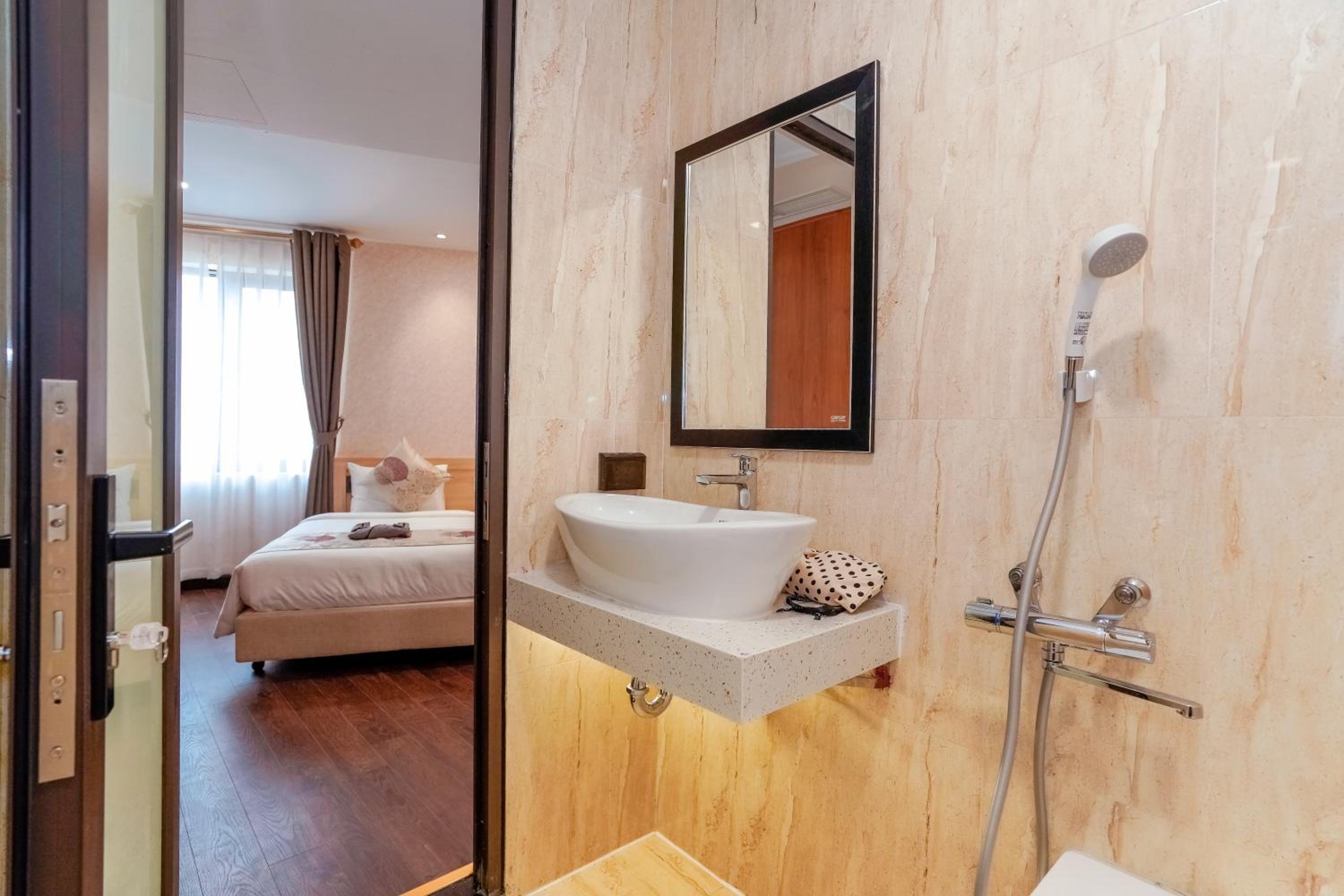 Twin Room - Photo 10