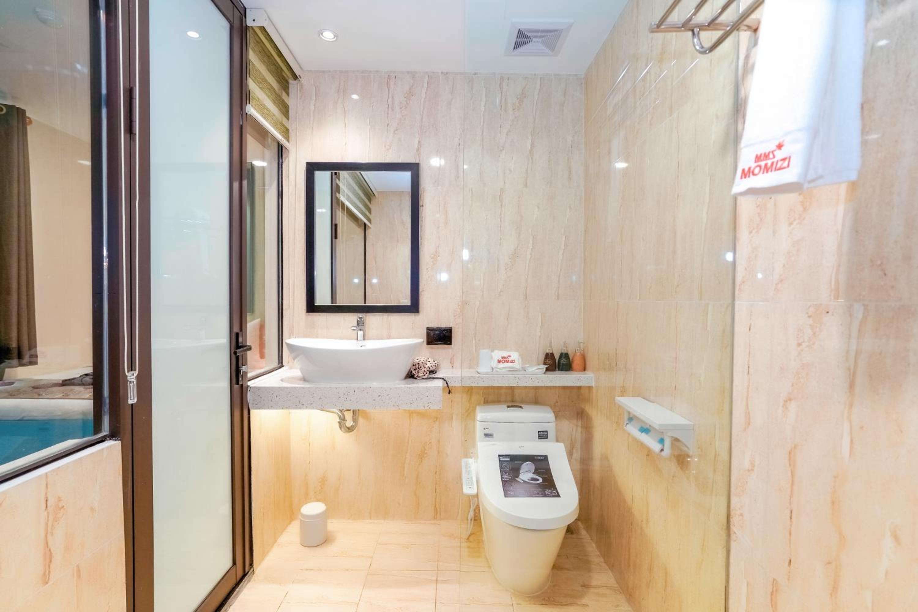 Suite - Photo 5