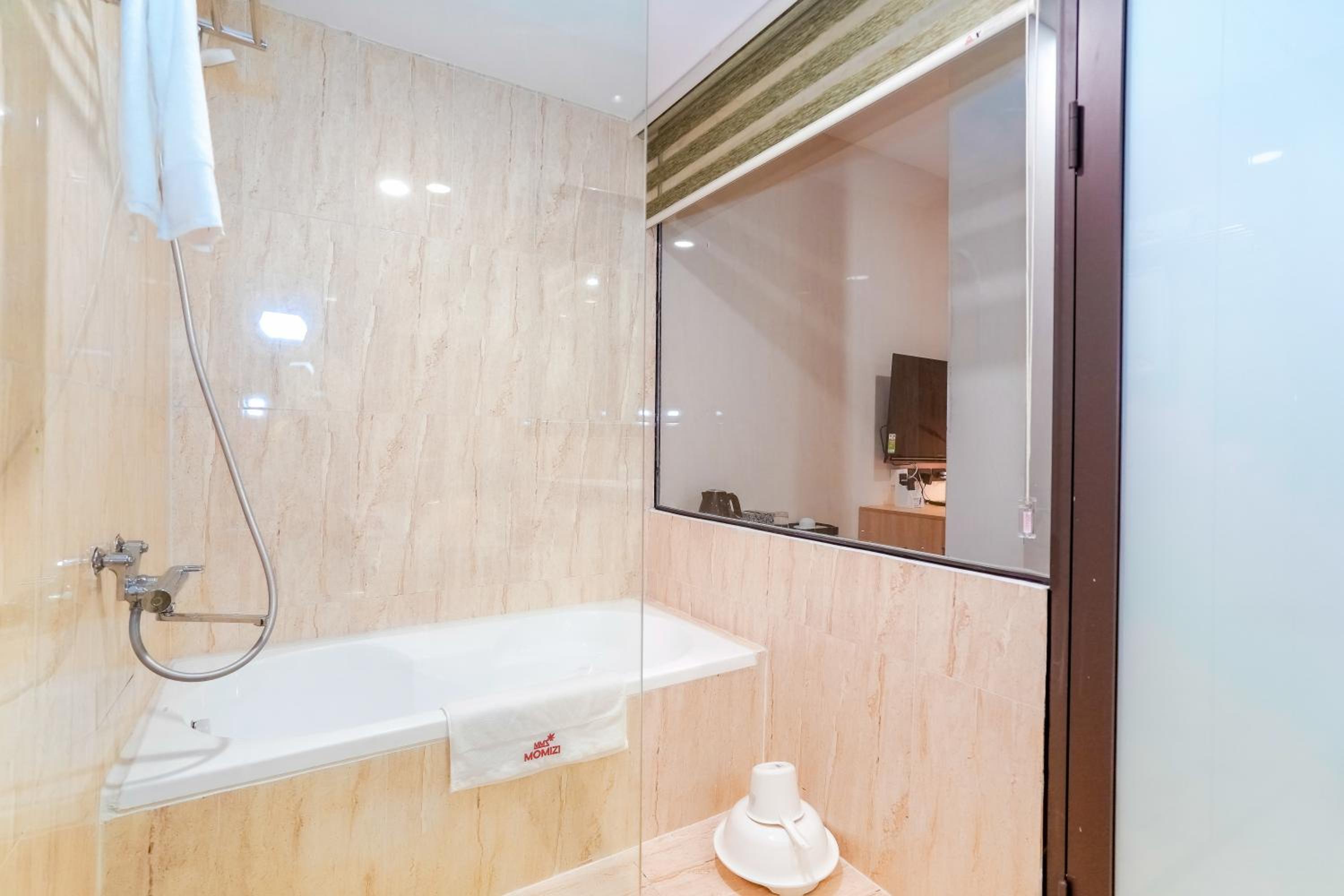 Suite - Photo 2