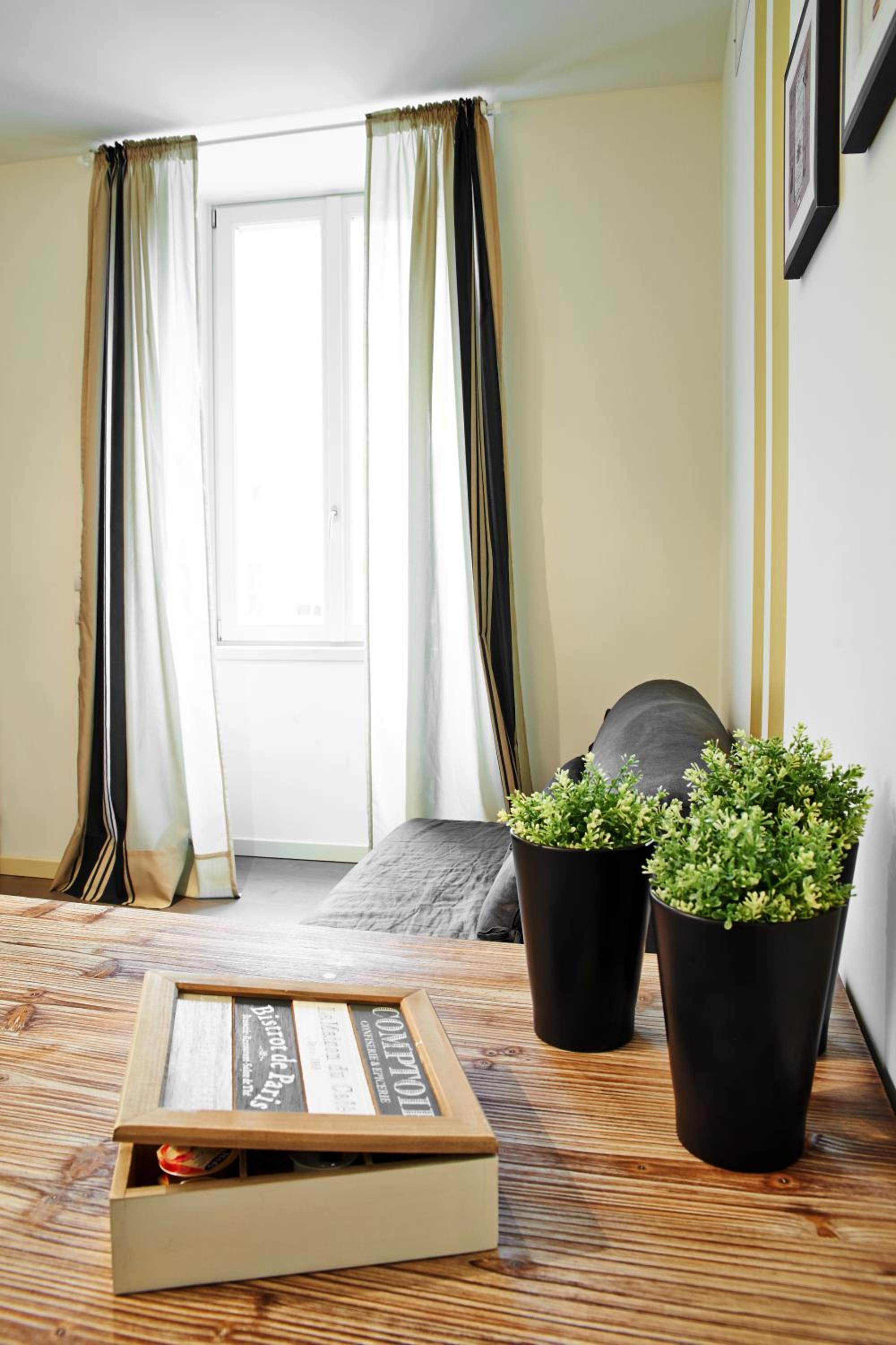 One-Bedroom Apartment - Photo 2